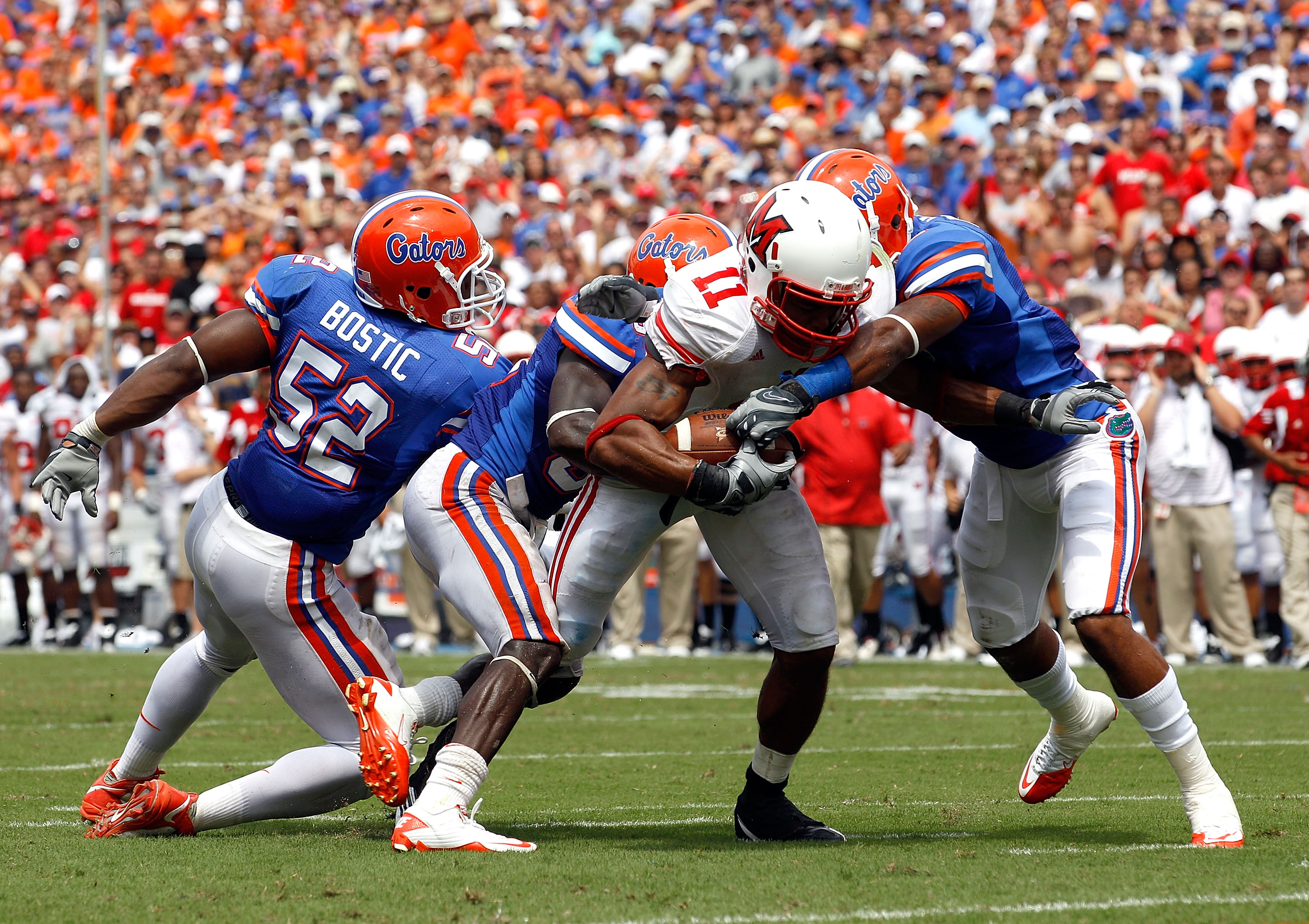 Florida's freshman quarterback Tim Tebow (15) goes back to throw a pass in  the second half of football play at Gainesville, Fla. Saturday, Sept. 9,  2006 as Florida faced Central Florida. Florida