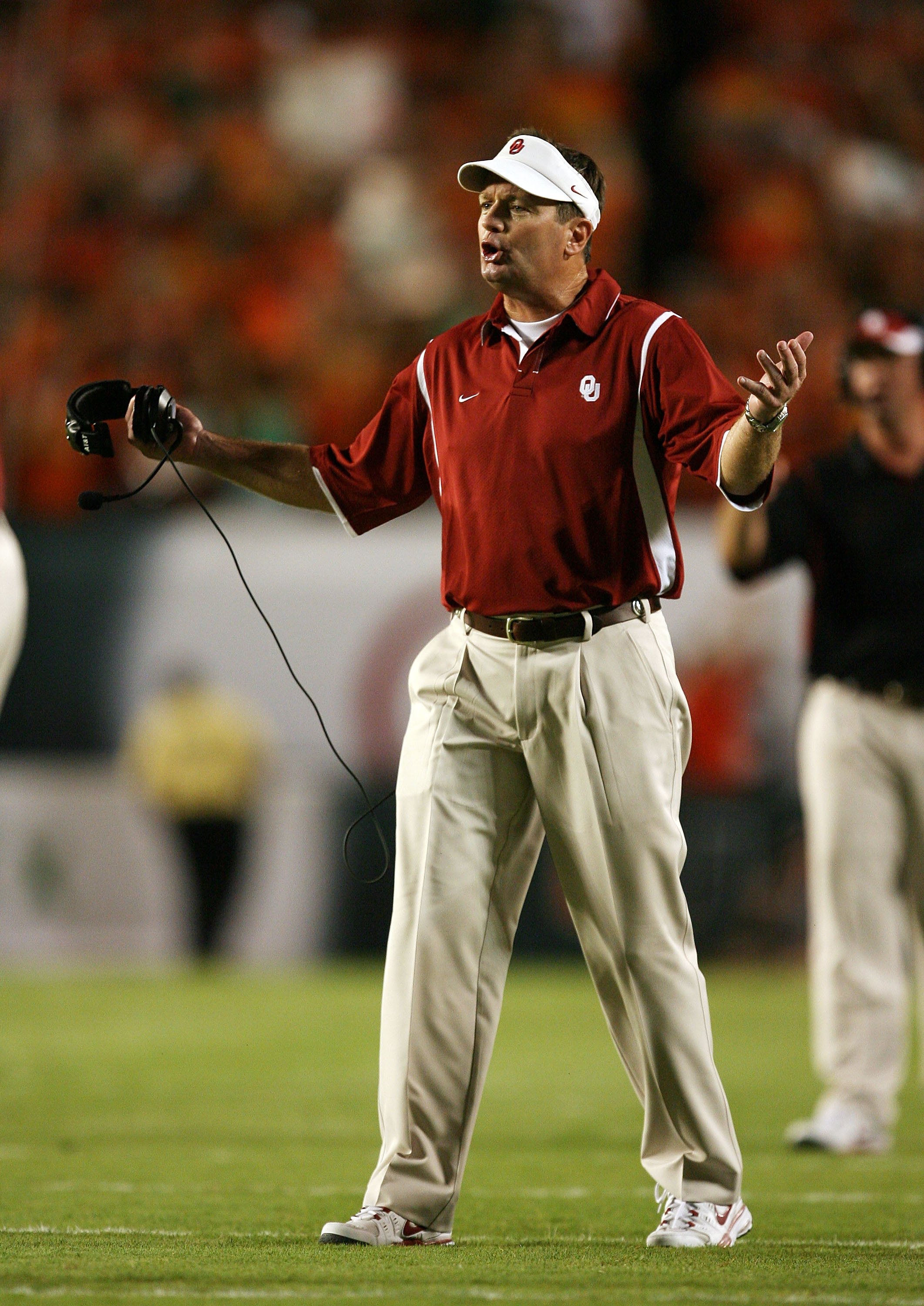 MIAMI GARDENS, FL - OCTOBER 03:  Head coach Bob Stoops of the Oklahoma Sooners protests a call by an official while taking on the Miami Hurricanes at Land Shark Stadium on October 3, 2009 in Miami Gardens, Florida. Miami defeated Oklahoma 21-20.  (Photo b