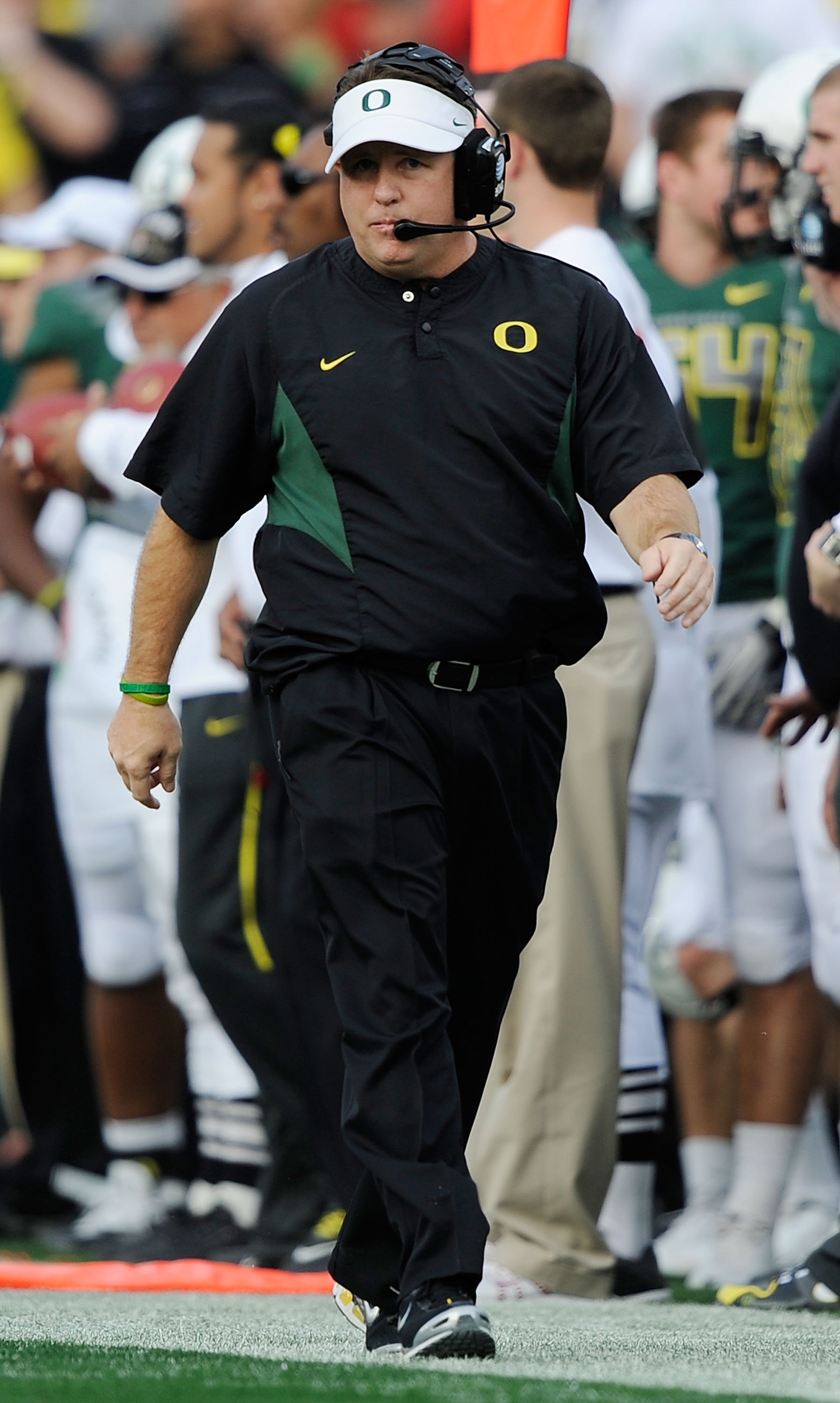 PASADENA, CA - JANUARY 01:  Head coach Chip Kelly of the Oregon Ducks stands on the sidelines during the game against the Ohio State Buckeyes at the 96th Rose Bowl game on January 1, 2010 in Pasadena, California.  (Photo by Kevork Djansezian/Getty Images)