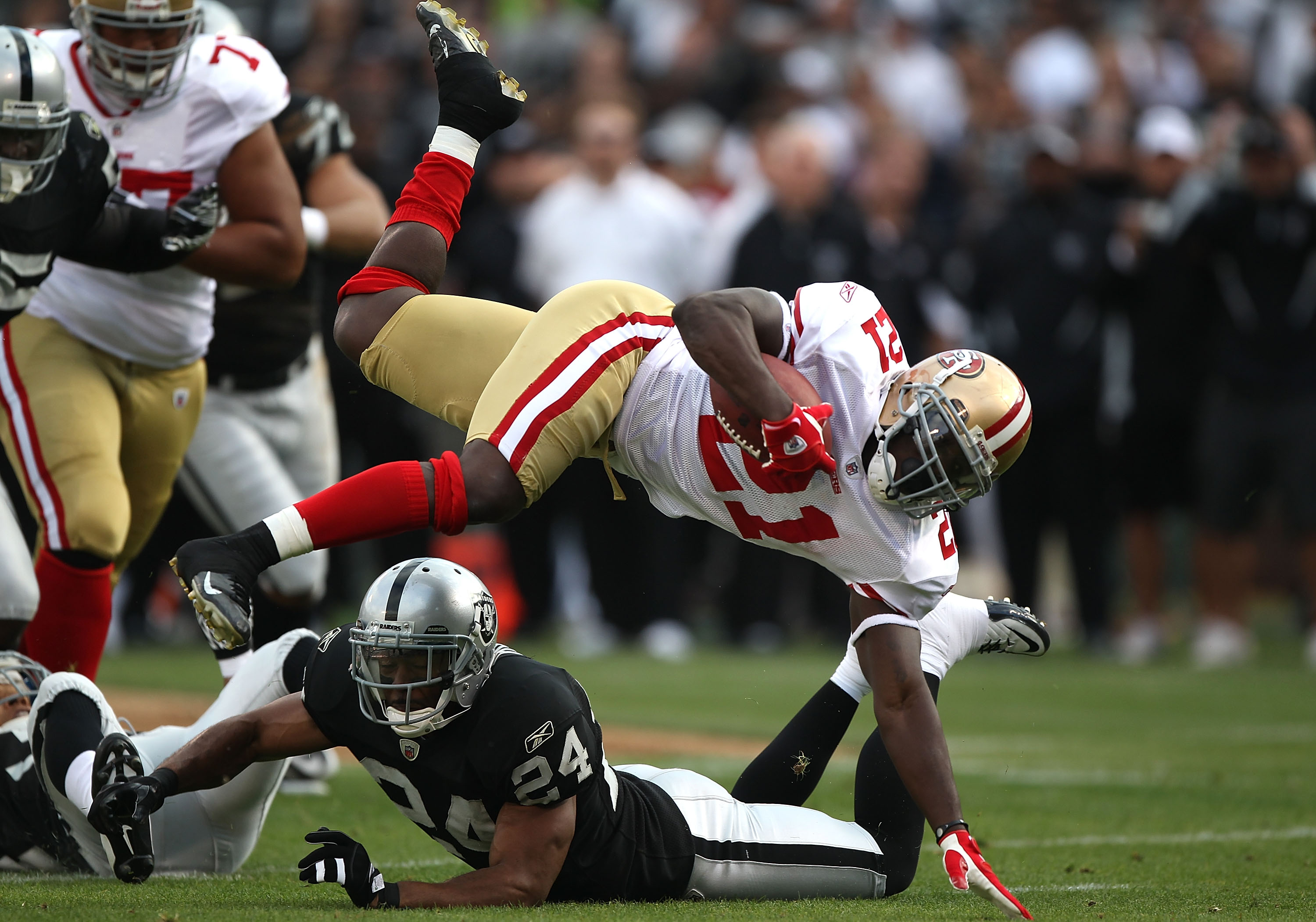 Rookie cornerback McFadden, Asomugha struggle in coverage