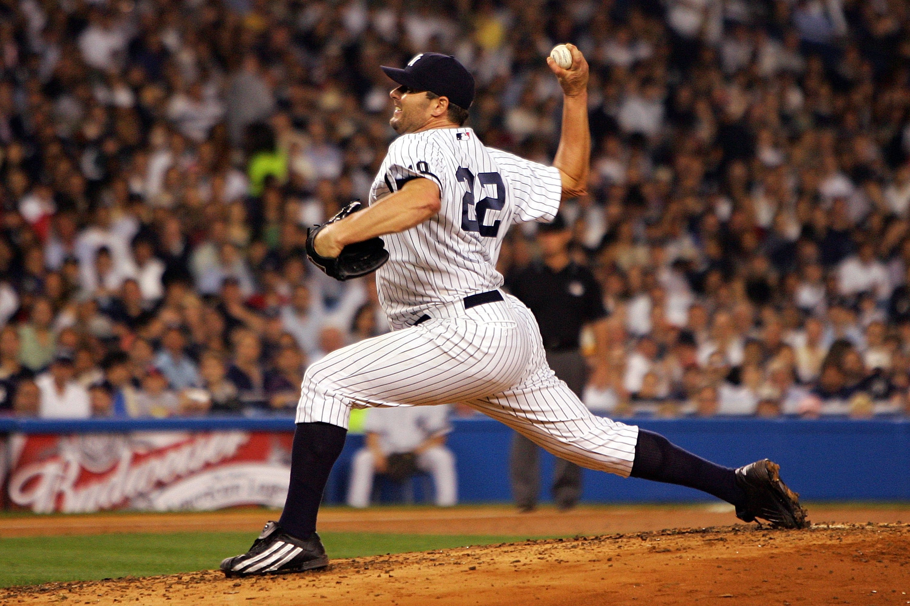 Roger Clemens nearly holes out for eagle at CareerBuilder 