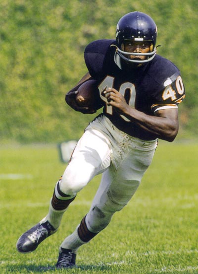 Injured knee of Gale Sayers is the subject at a press conference in Chicago,  July 10, 1969. Explosive Chicago Bears runner, hurt last season, wants  everybody to know injury is healed and