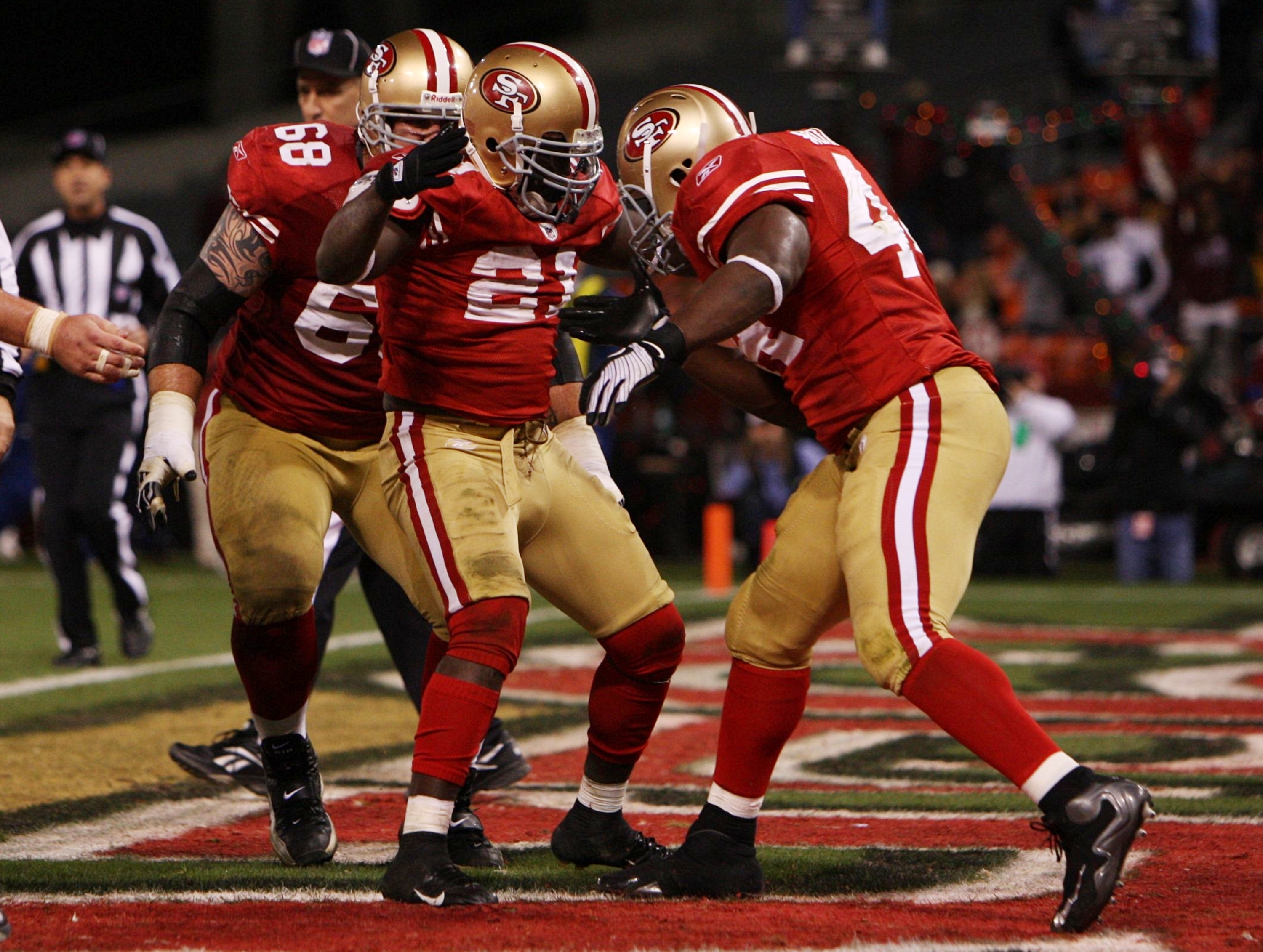 San Francisco 49ers fullback Moran Norris (L) celebrates in the