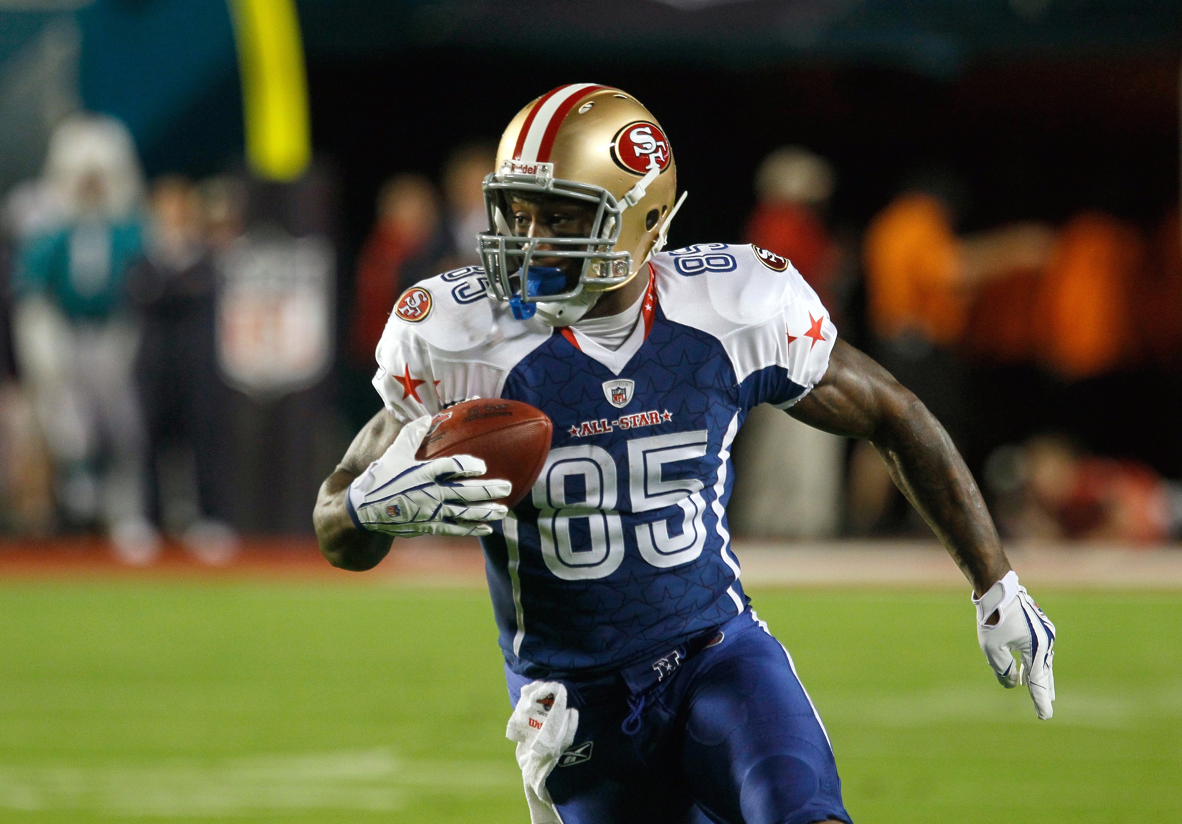 Reebok NFL on Field San Francisco 49ers Vernon Davis 85 -   Canada in  2023