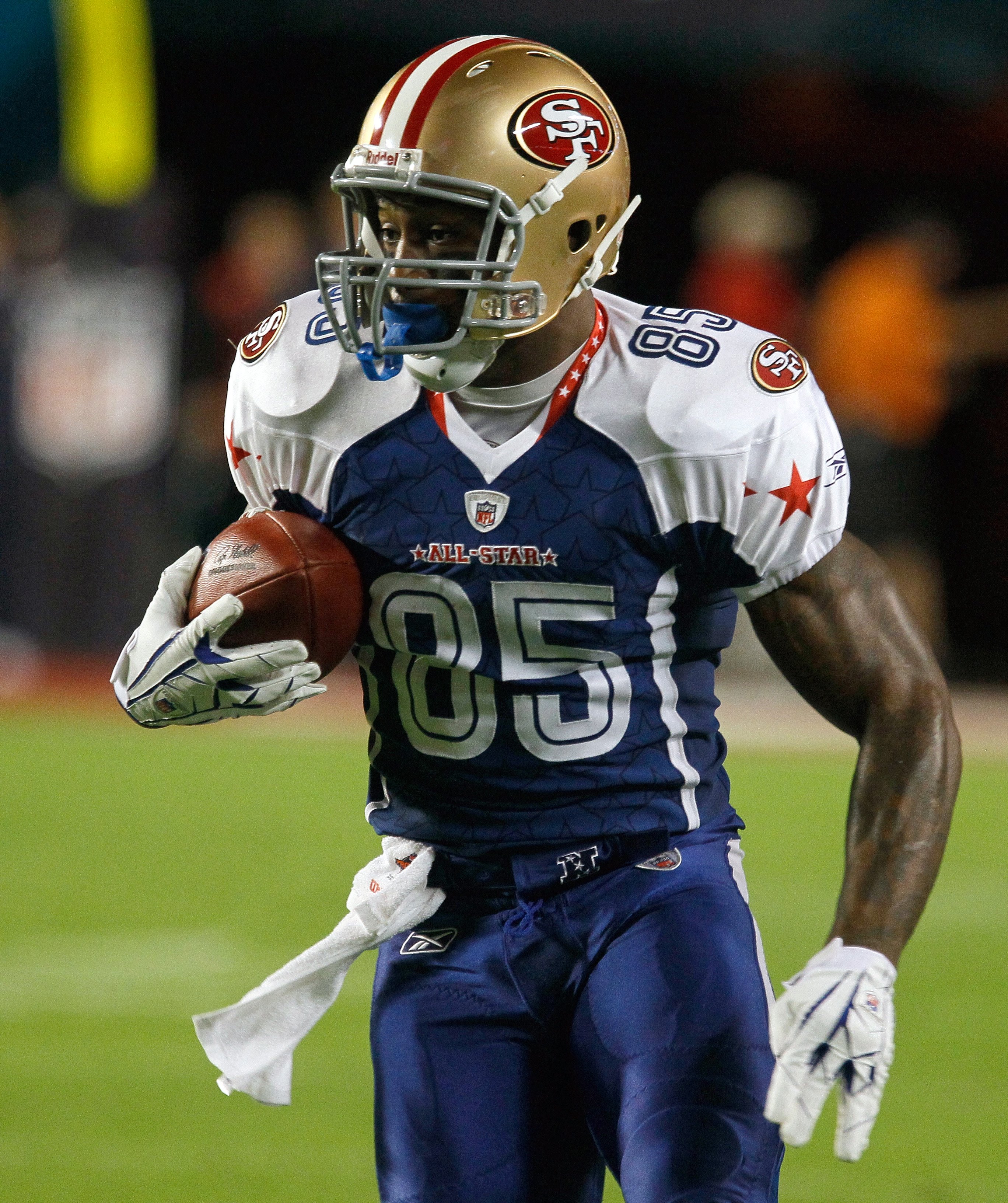 Brandon Smith Representing Riddell With New Prototype Helmet