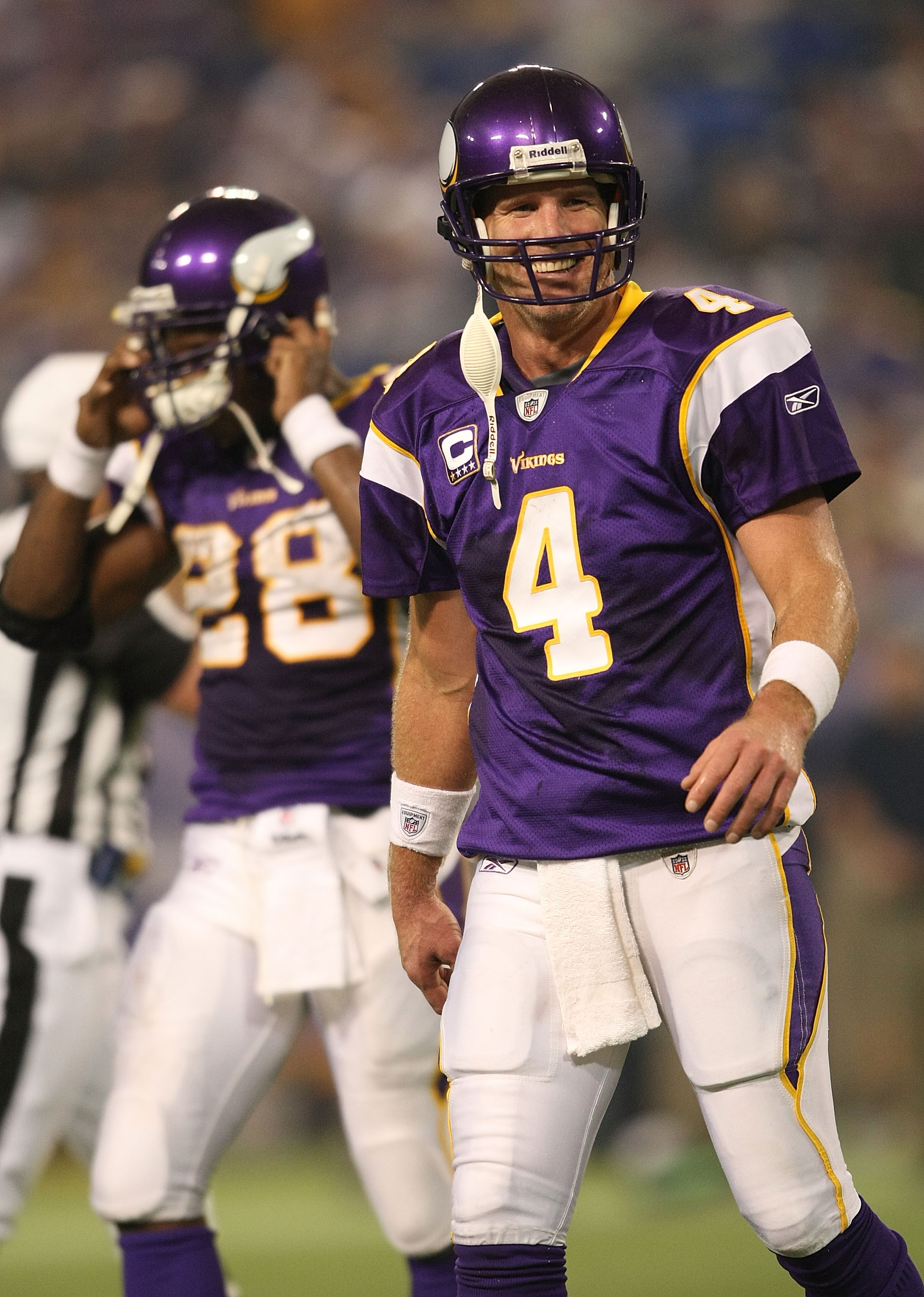 Brett Favre and Jared Allen of the Minnesota Vikings joke around News  Photo - Getty Images