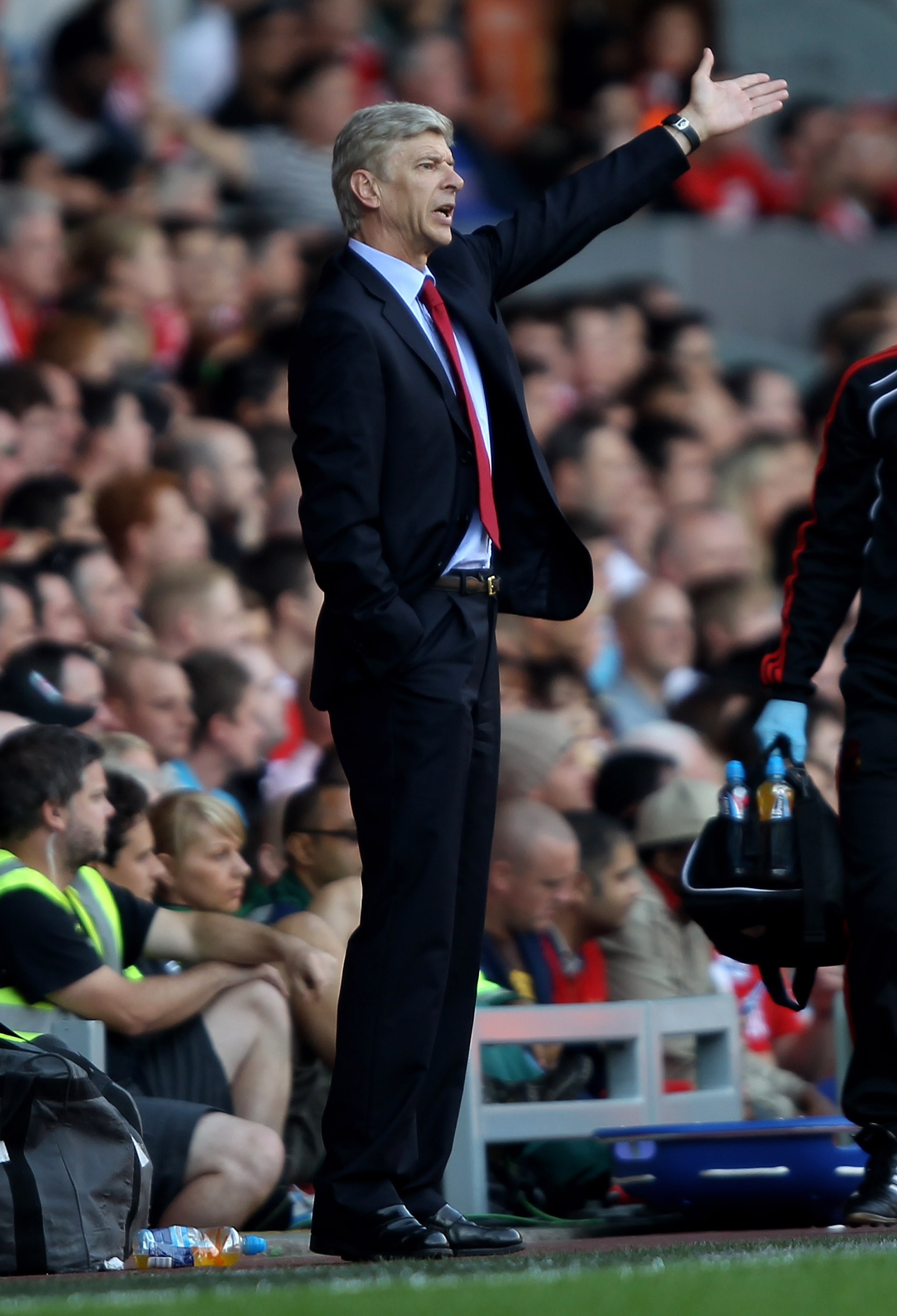 LIVERPOOL, ENGLAND - AUGUST 15:  Arsenal Manager Arsene Wenger gestures during the Barclays Premier League match between Liverpool and Arsenal at Anfield on August 15, 2010 in Liverpool, England. (Photo by Clive Brunskill/Getty Images)
