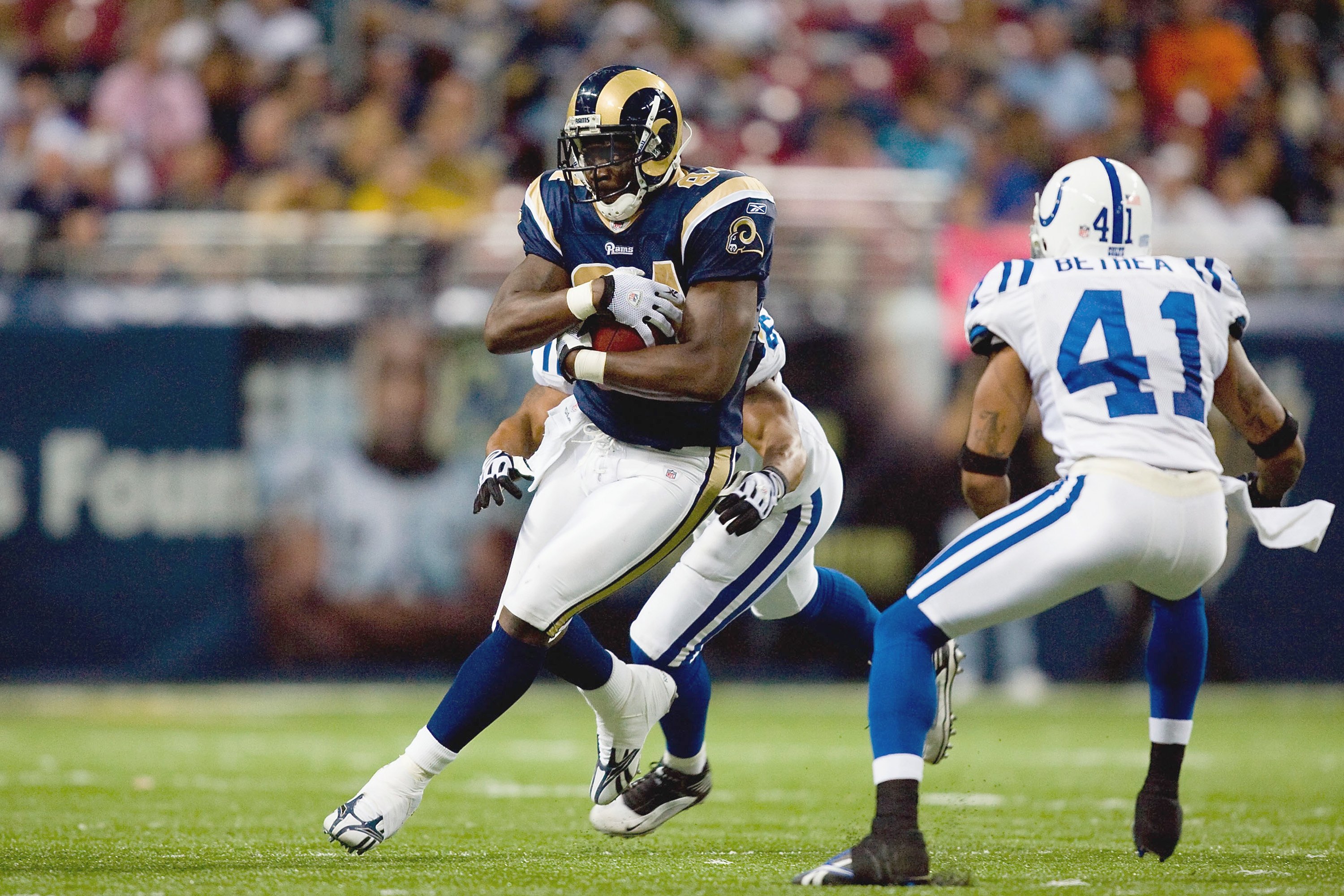 ST. LOUIS, MO - OCTOBER 25: Randy McMichael #84 of the St. Louis Rams carries the ball against the Indianapolis Colts at the Edward Jones Dome on October 25, 2009 in St. Louis, Missouri.  (Photo by Dilip Vishwanat/Getty Images)