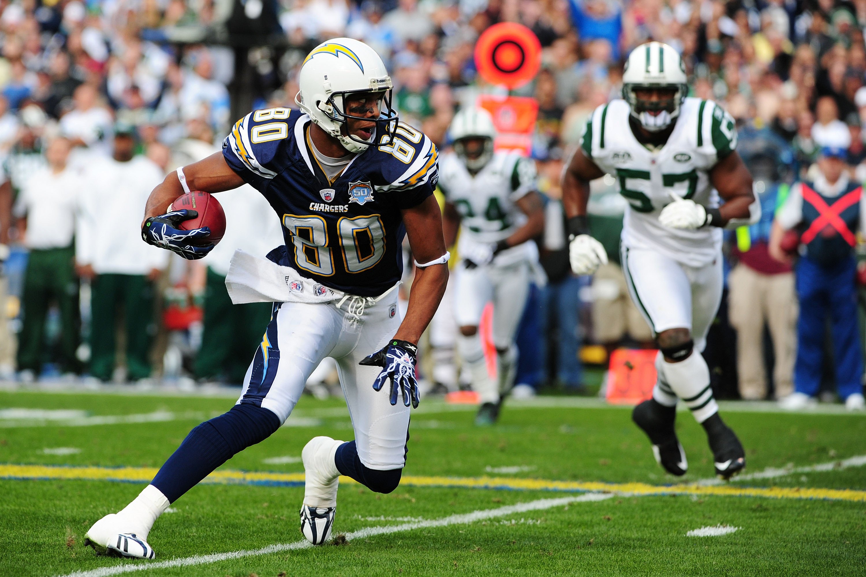 SAN DIEGO - JANUARY 17:  Wide receiver Malcom Floyd #80 of the San Diego Chargers runs with the ball after a catch against the New York Jets during  AFC Divisional Playoff Game at Qualcomm Stadium on January 17, 2010 in San Diego, California.  (Photo by R