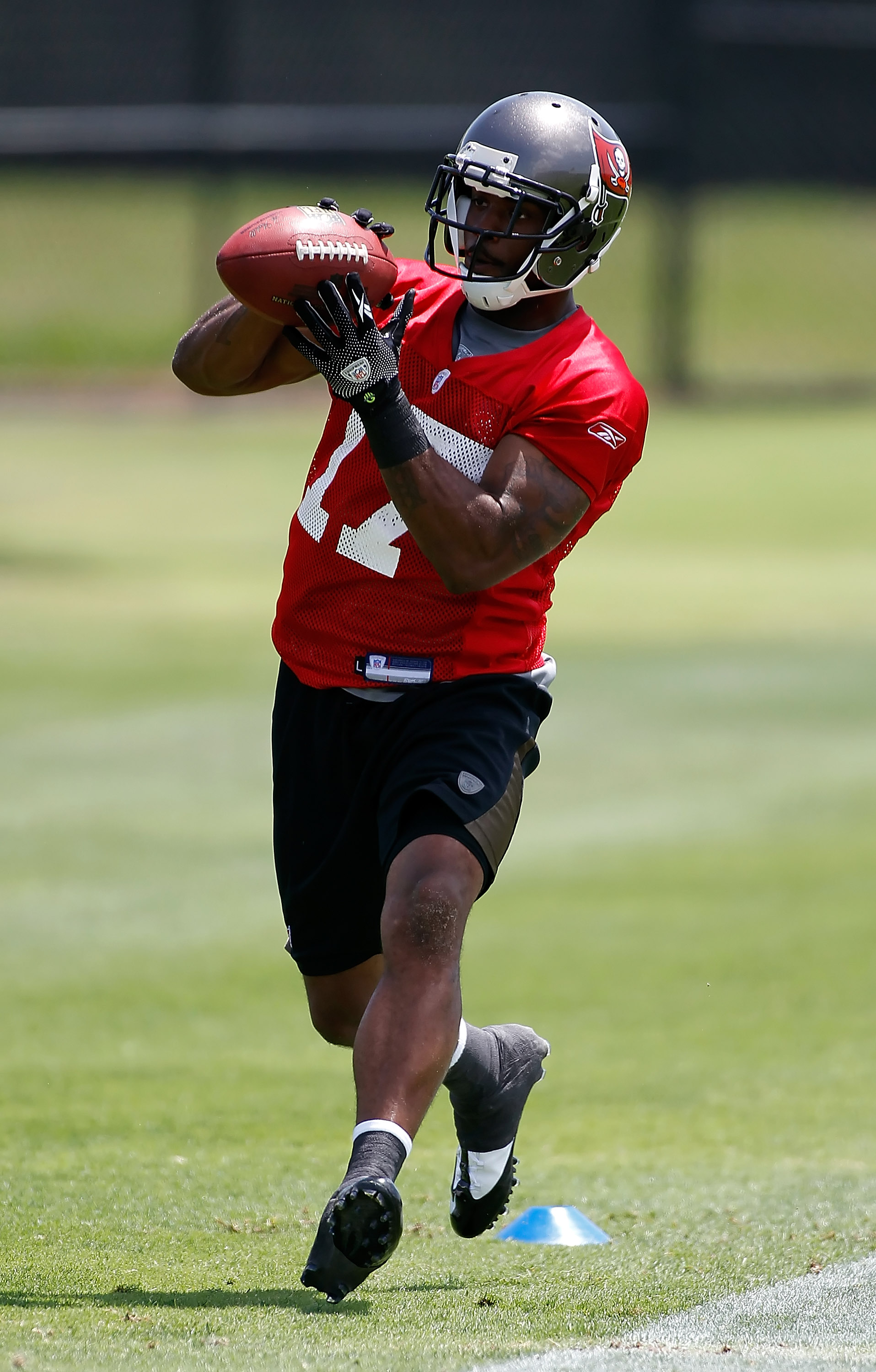 TAMPA, FL - MAY 01:  Receiver Arrelious Benn #17 of the Tampa Bay Buccaneers catches a pass during the Buccaneers Rookie mini camp at One Buccaneer Place on May 1, 2010 in Tampa, Florida.  (Photo by J. Meric/Getty Images)