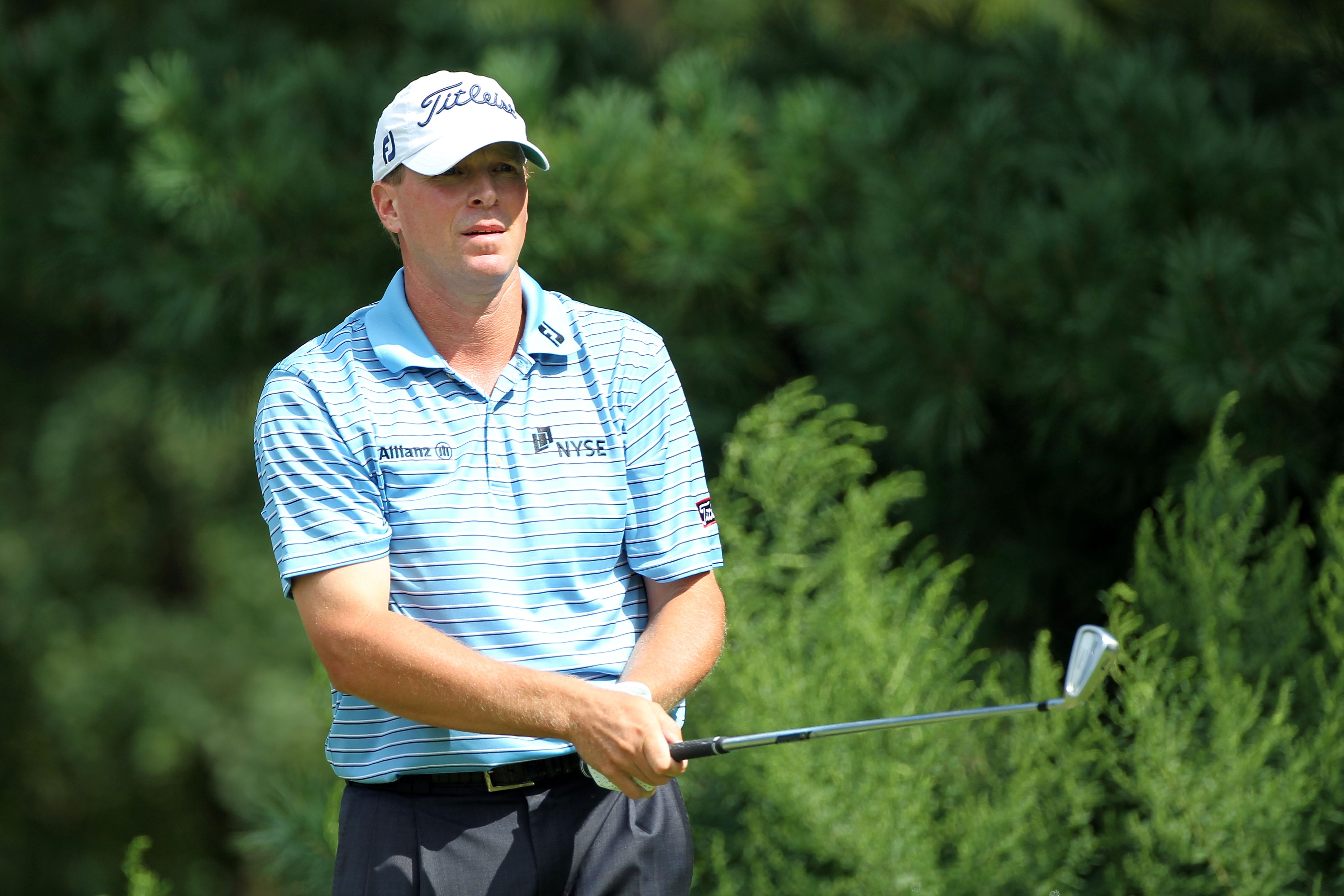PARAMUS, NJ - AUGUST 26:  Steve Stricker watches his tee shot on the second hole during the first round of The Barclays at the Ridgewood Country Club on August 26, 2010 in Paramus, New Jersey.  (Photo by Hunter Martin/Getty Images)