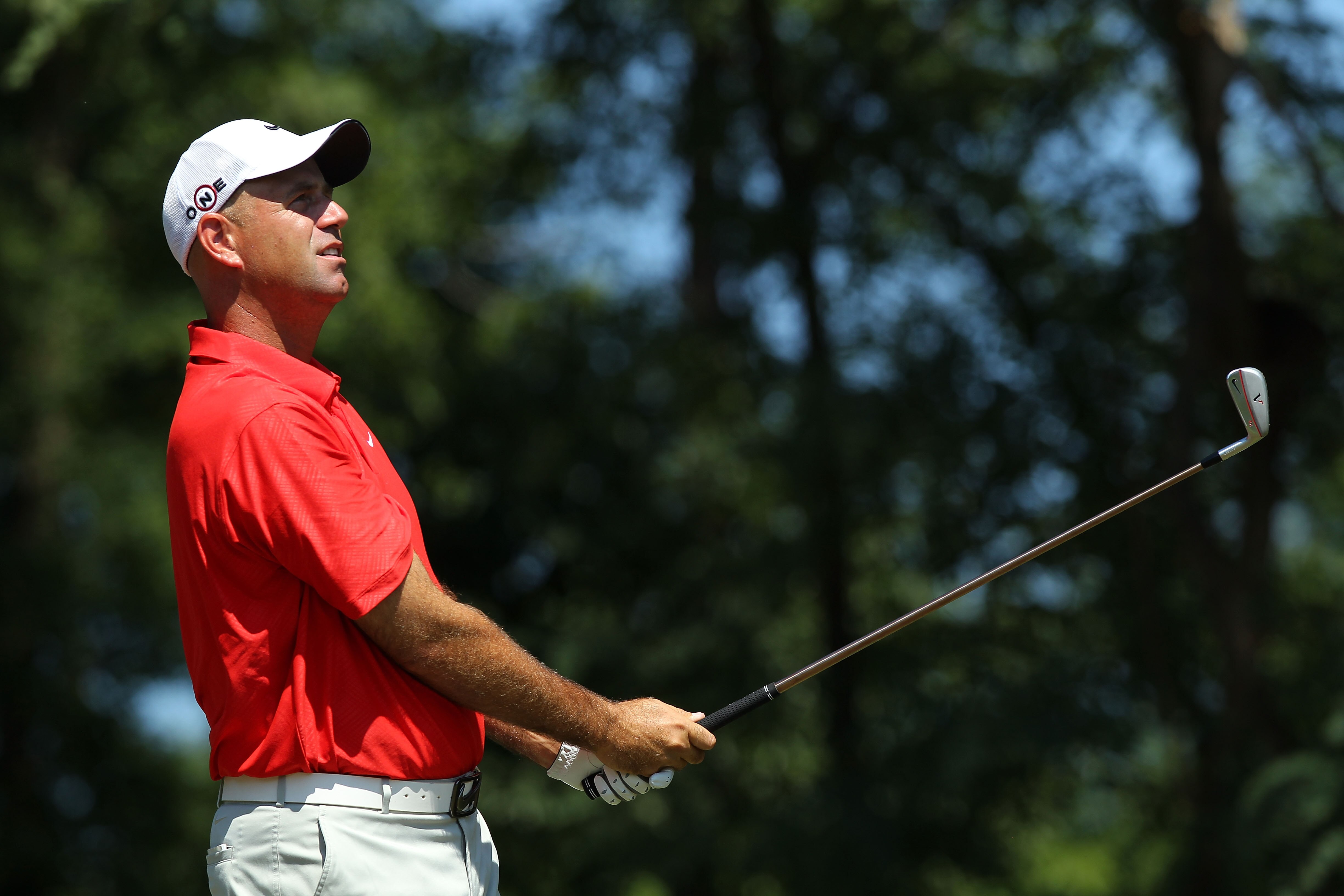 PARAMUS, NJ - AUGUST 28: Stewart Cink watches his tee shot on the second hole during the third round of The Barclays at the Ridgewood Country Club on August 28, 2010 in Paramus, New Jersey. (Photo by Hunter Martin/Getty Images)