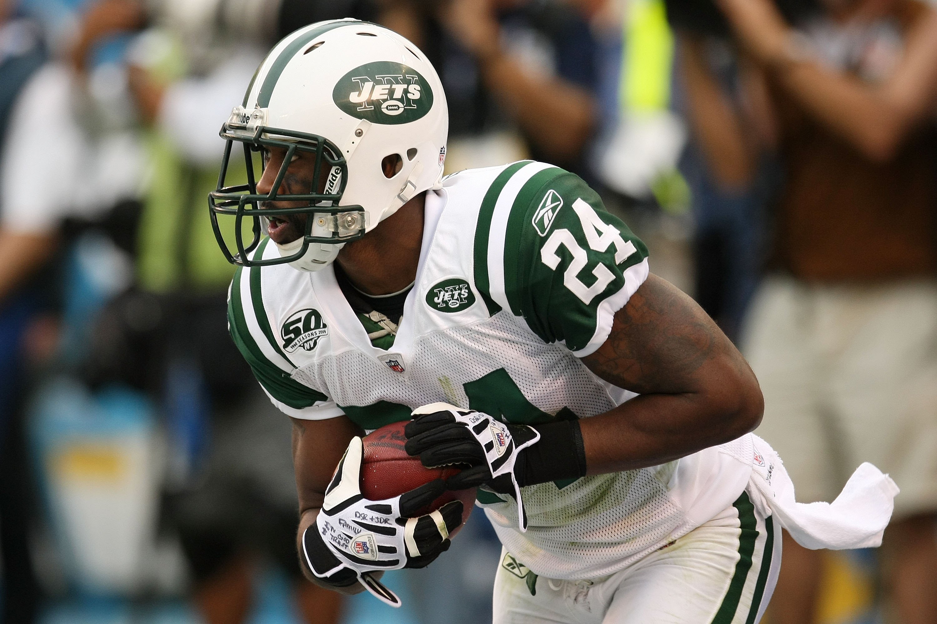 Eagles reportedly not interested in Darrelle Revis - Bleeding