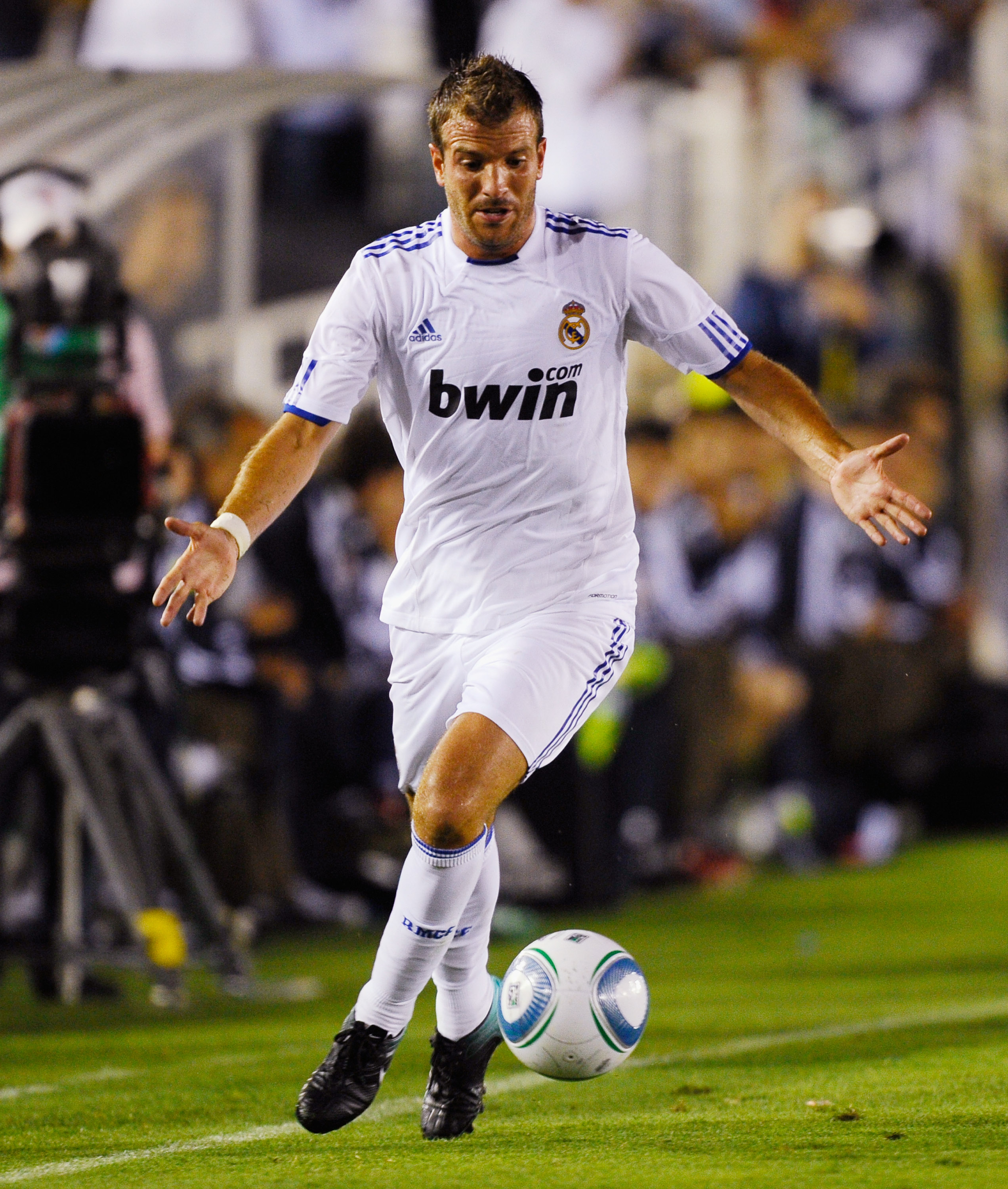 PASADENA, CA - AUGUST 07:  Rafael van der Vaart #23 of Real Madrid during the pre-season friendly soccer match against Los Angeles Galaxy on August 7, 2010 at the Rose Bowl in Pasadena, California. Real Madrid will travel back to Spain after the soccer ma