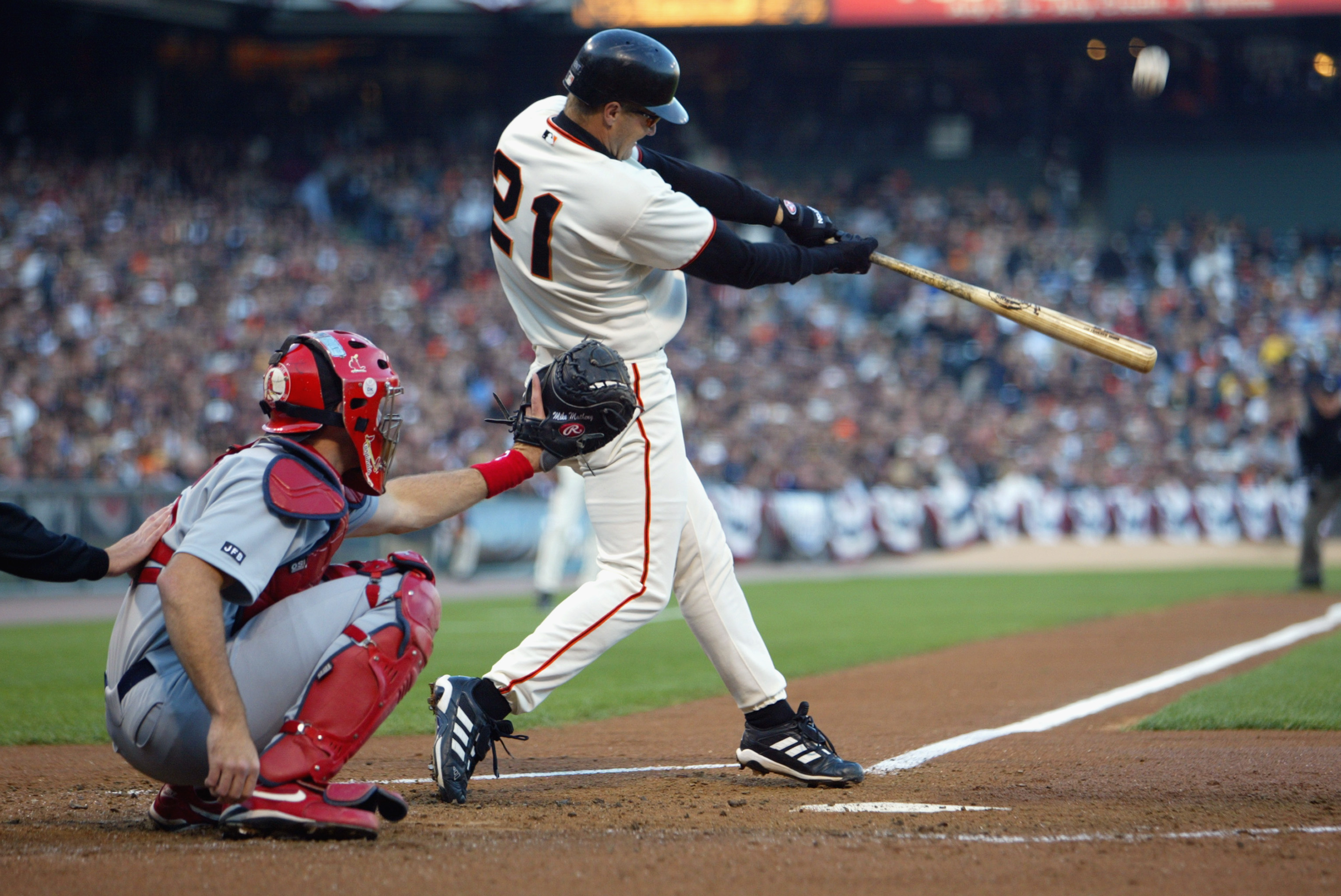 Giants second baseman Jeff Kent holding the dead bird that Randy