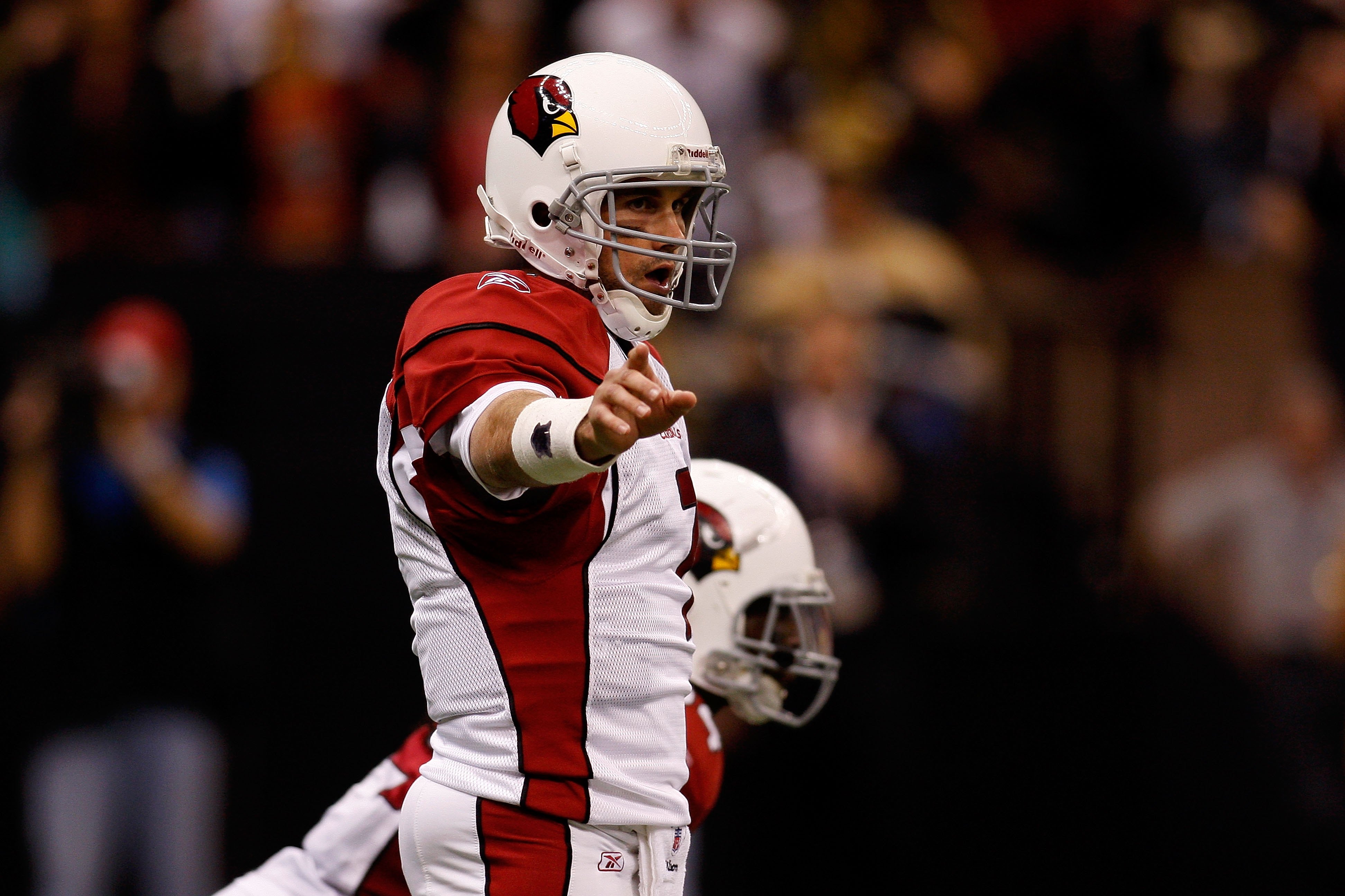 NEW ORLEANS - JANUARY 16:  Quarterback Matt Leinart #7 of the Arizona Cardinals gestures as he awaits the snap against the New Orleans Saints during the NFC Divisional Playoff Game at Louisana Superdome on January 16, 2010 in New Orleans, Louisiana.  (Pho