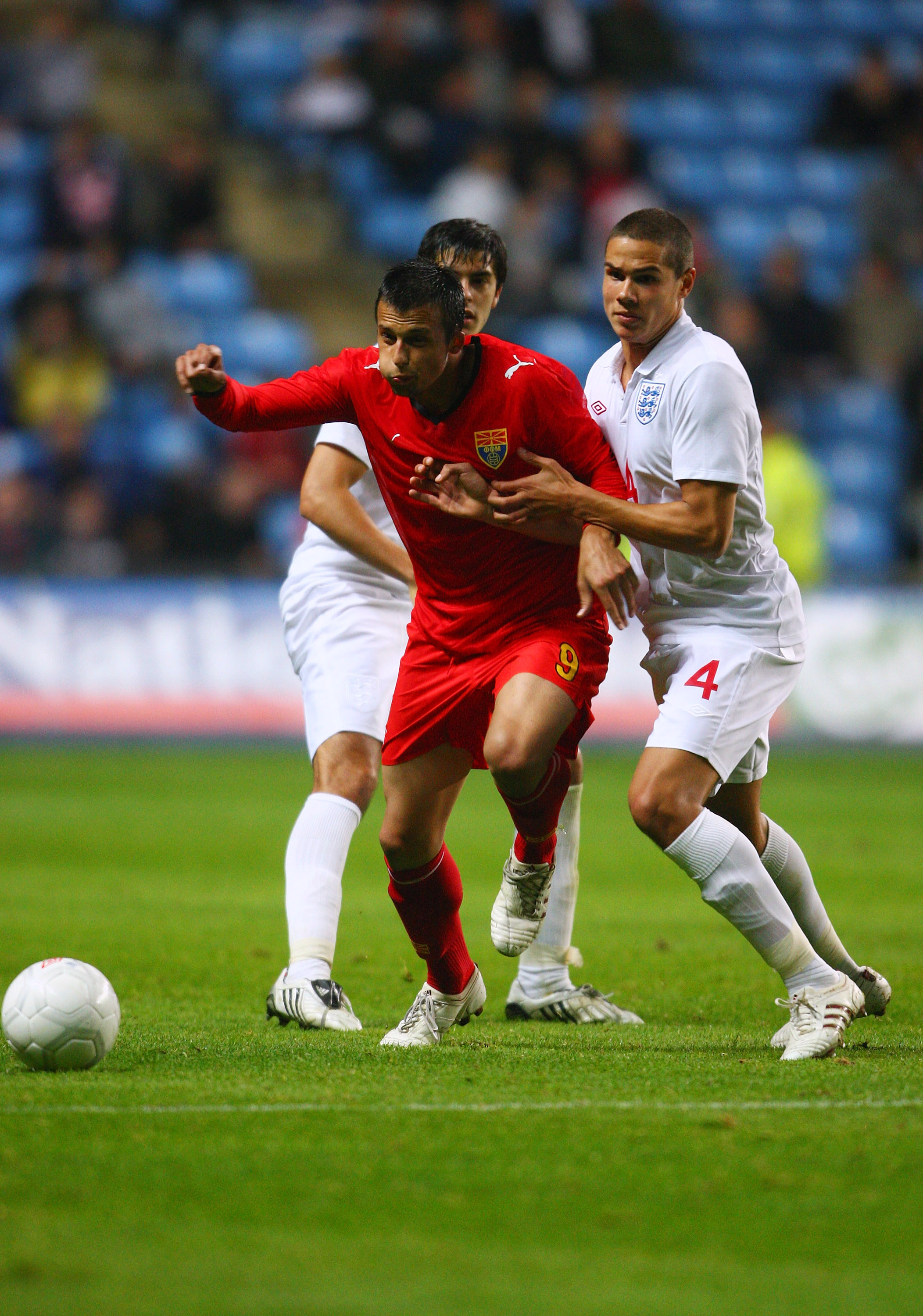 COVENTRY, ENGLAND - OCTOBER 09:  Jack Rodwell (R) of England battles with Mirko Ivanovski of Macedonia during the UEFA U21 Championship qualifier between England and Macedonia at the Ricoh Arena on October 9, 2009 in Coventry, England.  (Photo by Jamie Mc