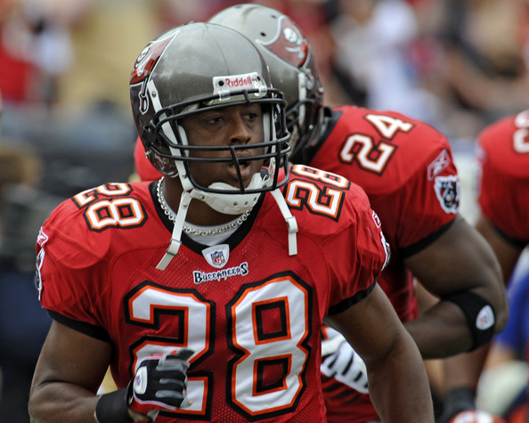 VINTAGE 8X10 WARRICK DUNN TAMPA BAY BUCCANEERS FOOTBALL PHOTO