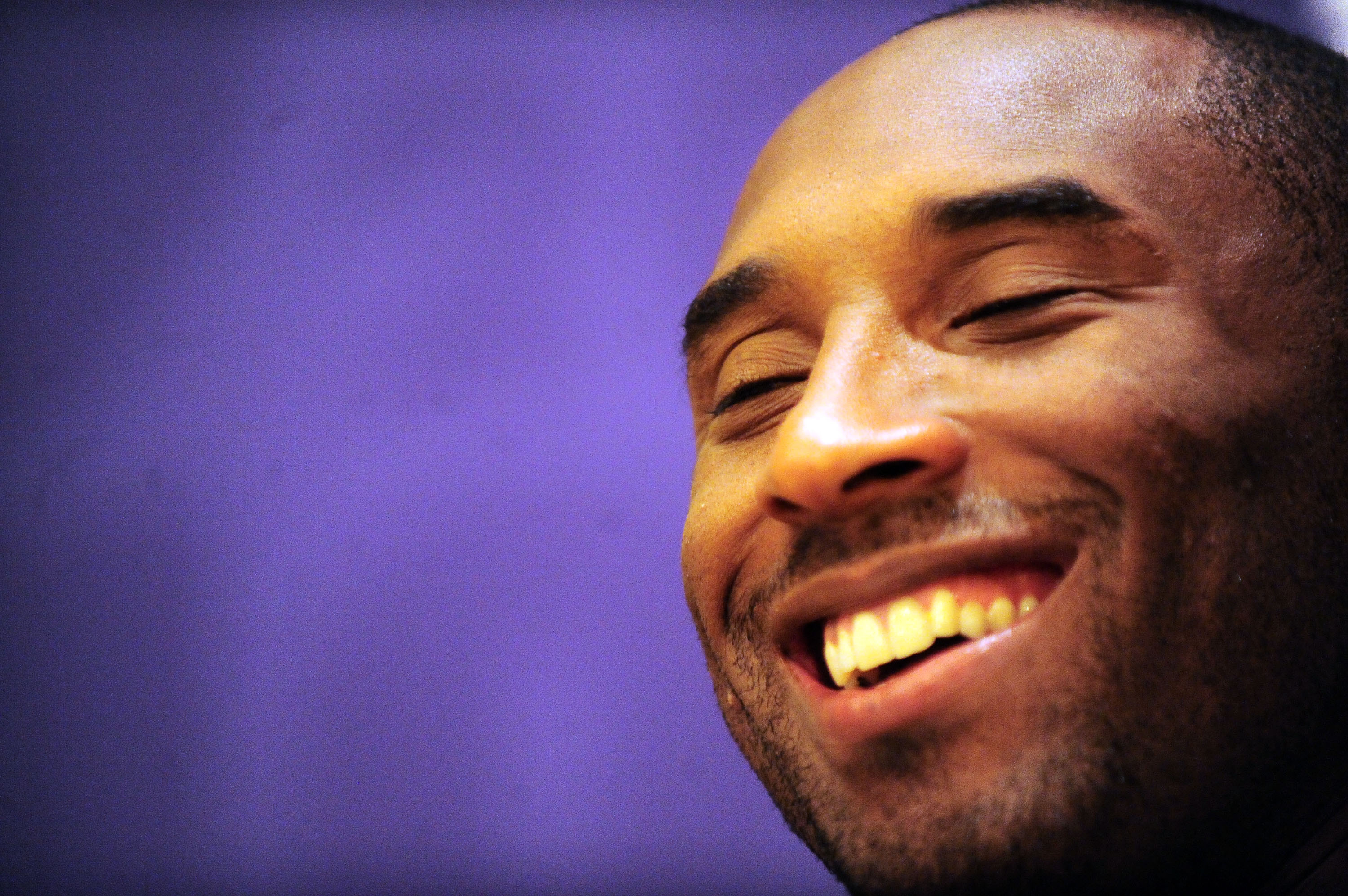 GUANGZHOU, CHINA - JULY 29:  (CHINA OUT) NBA player Kobe Bryant of the Los Angeles Lakers smiles during a meet and greet with fans at Jinan University on July 29, 2010 in Guangzhou, Guangdong Province of China.  (Photo by ChinaFotoPress/Getty Images)