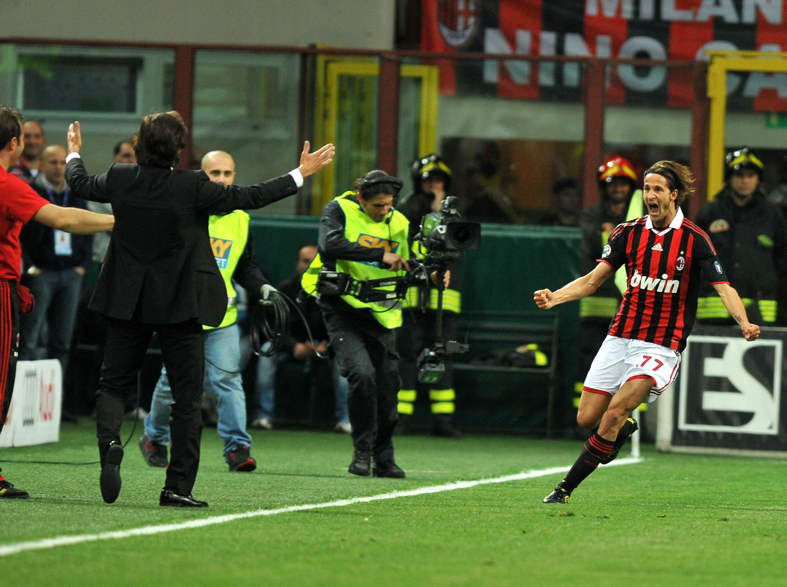 Grand Finale: Antonini celebrates his only goal of 2009/2010 in a 3-0 thrashing of Juventus in May.