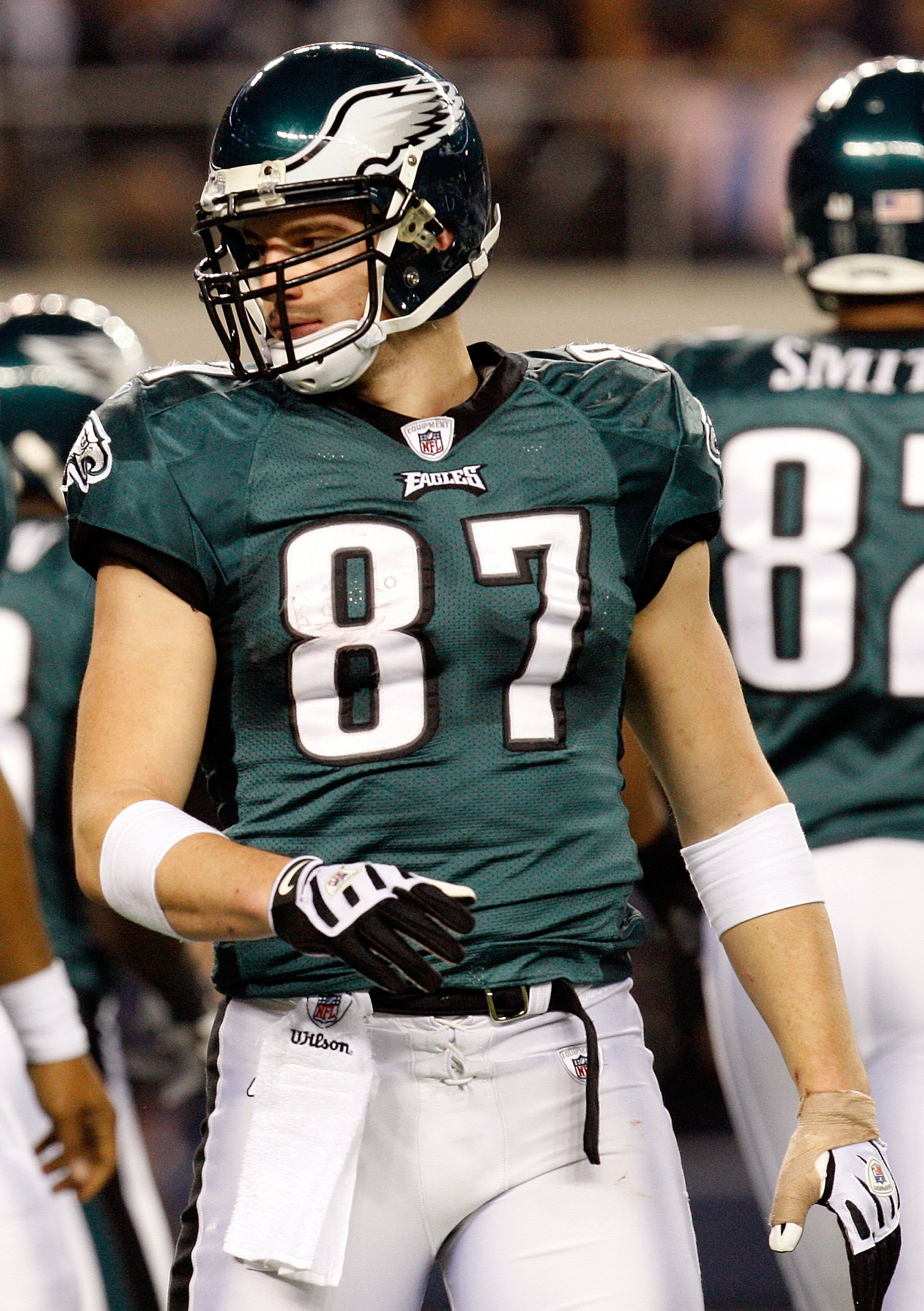 Philadelphia Eagles tight end Brent Celek (87), right, is knocked