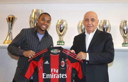Much to the approval of all Milan supporters, Robinho joined AC Milan on August 31, the last day of the Transfer Market.