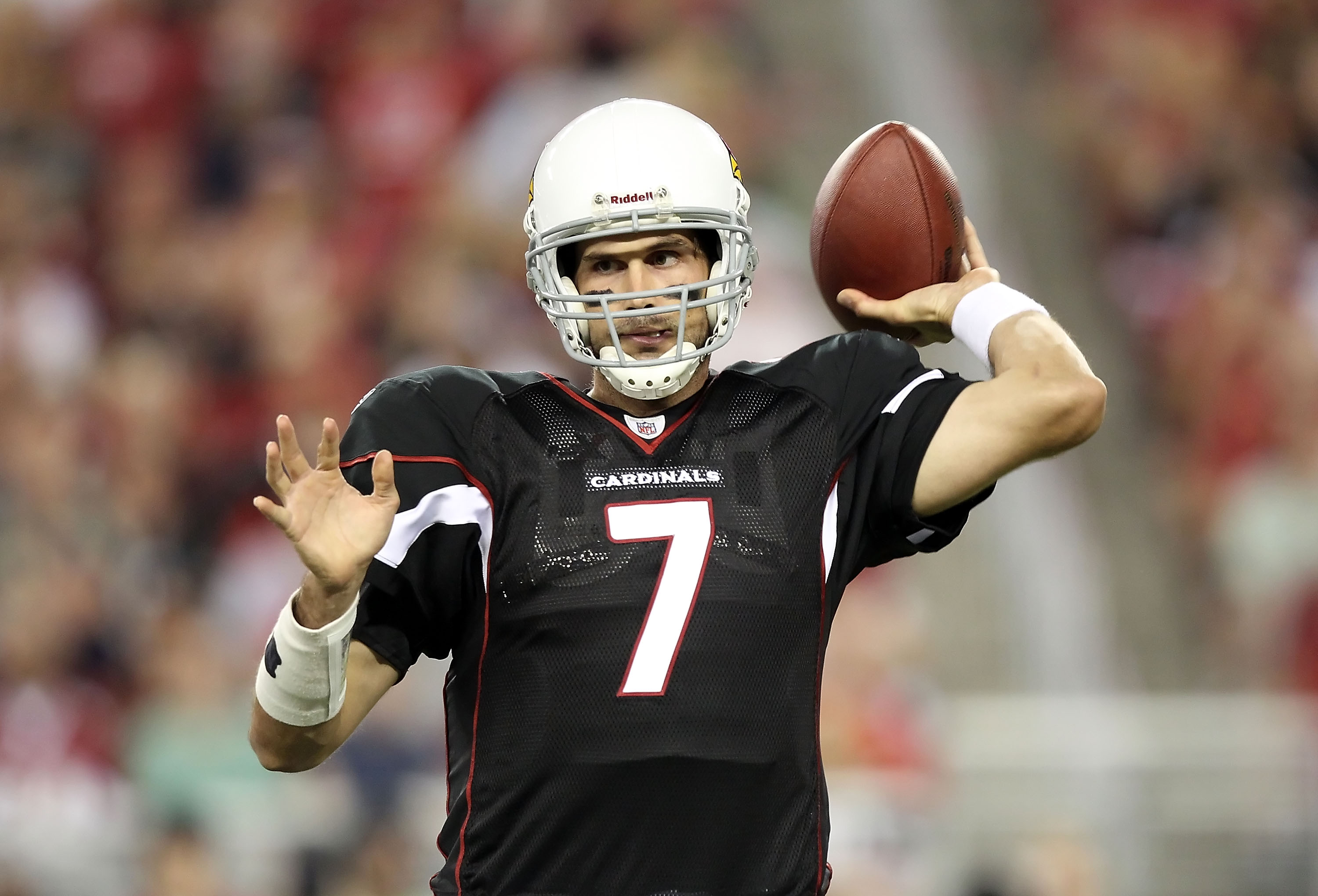 Arizona Cardinals quarterback Matt Leinart (7) looks to throw as