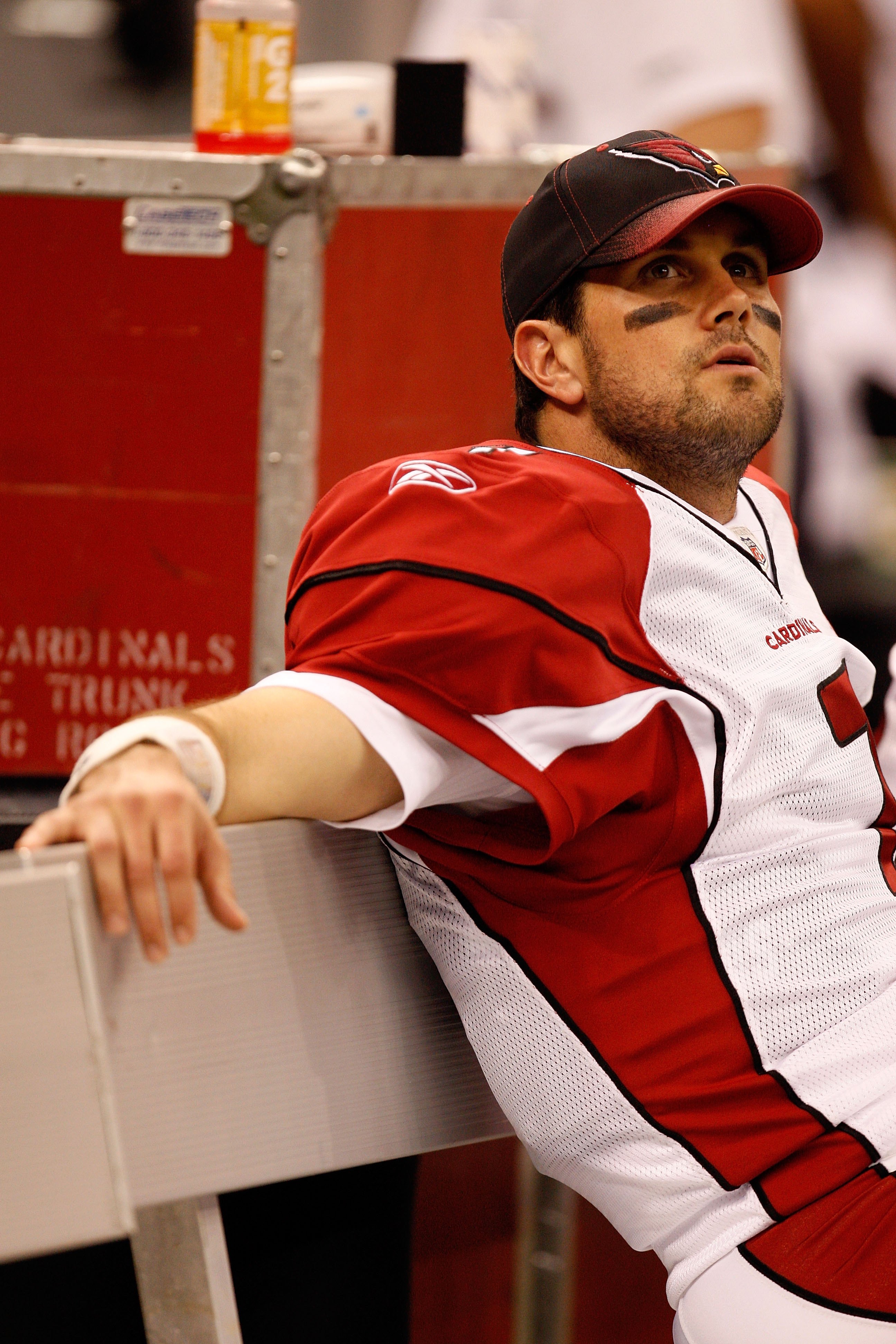 Arizona Cardinals quarterback Matt Leinart (7) looks to throw as