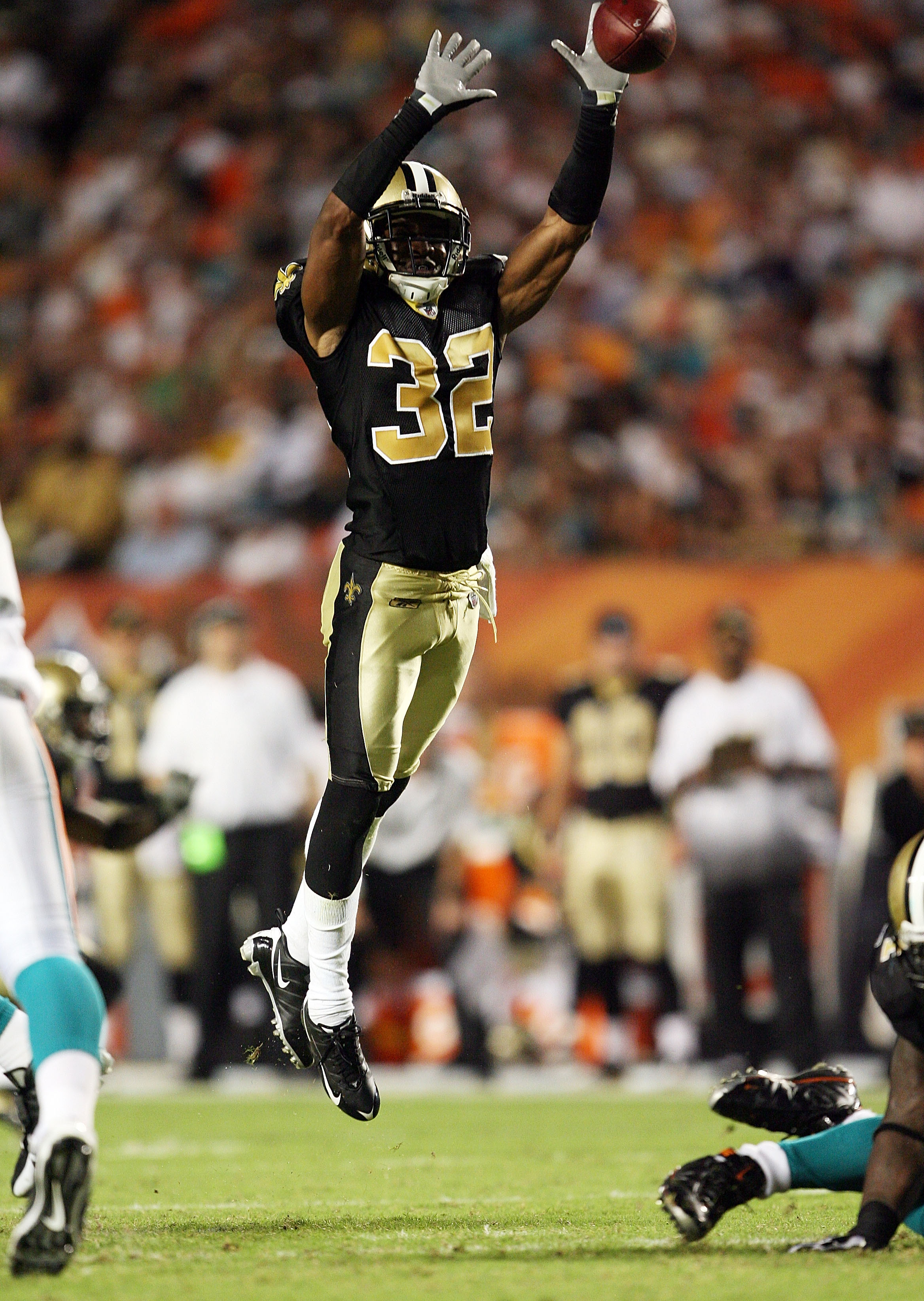 New Orleans Saints corner back Jabari Greer holds his children