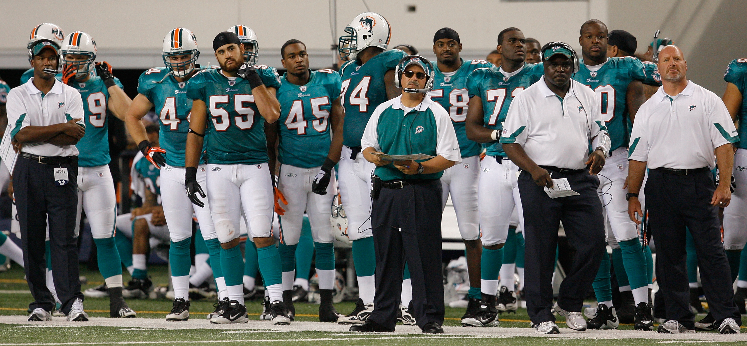 Chad Pennington of the Miami Dolphins looks for a receiver during the  News Photo - Getty Images