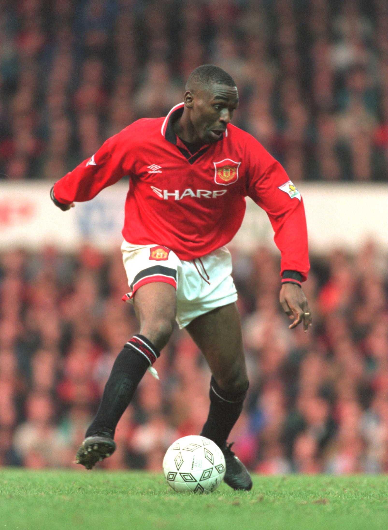 4 FEB 1995:  ANDY COLE OF MANCHESTER UNITED IN ACTION DURING A PREMIERSHIP MATCH AGAINST ASTON VILLA AT OLD TRAFFORD. COLE SCORED THE GOAL IN UNITED's 1-0 VICTORY. Mandatory Credit: Gary Prior/ALLSPORT