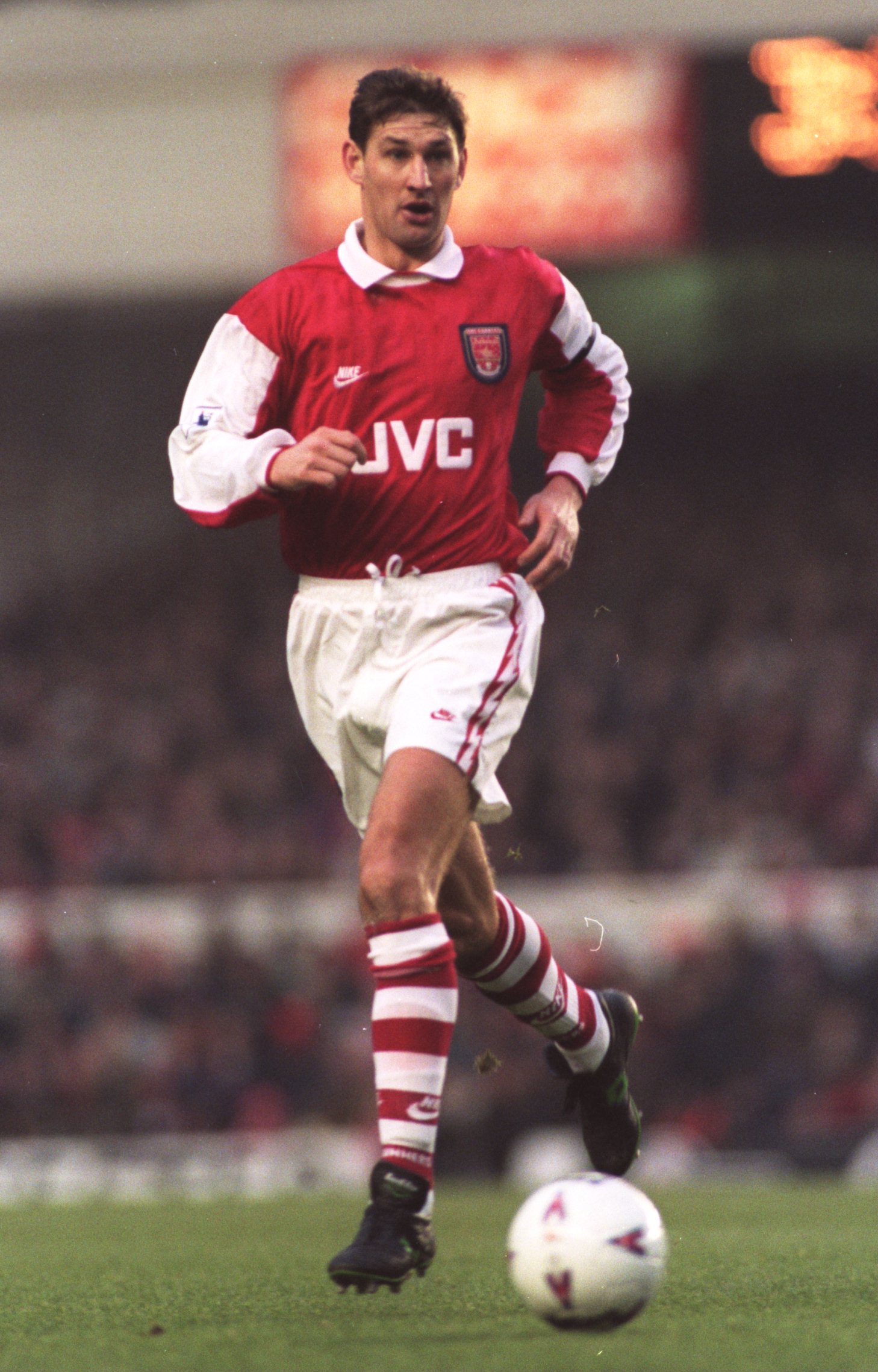 16 DEC 1995:  TONY ADAMS OF ARSENAL IN ACTION DURING THE PREMIER LEAGUE MATCH BETWEEN ARSENAL AND CHELSEA PLAYED AT HIGHBURY. THE FINAL RESULT ARSENAL 1 CHELSEA 1 Mandatory Credit: Allsport/ALLSPORT