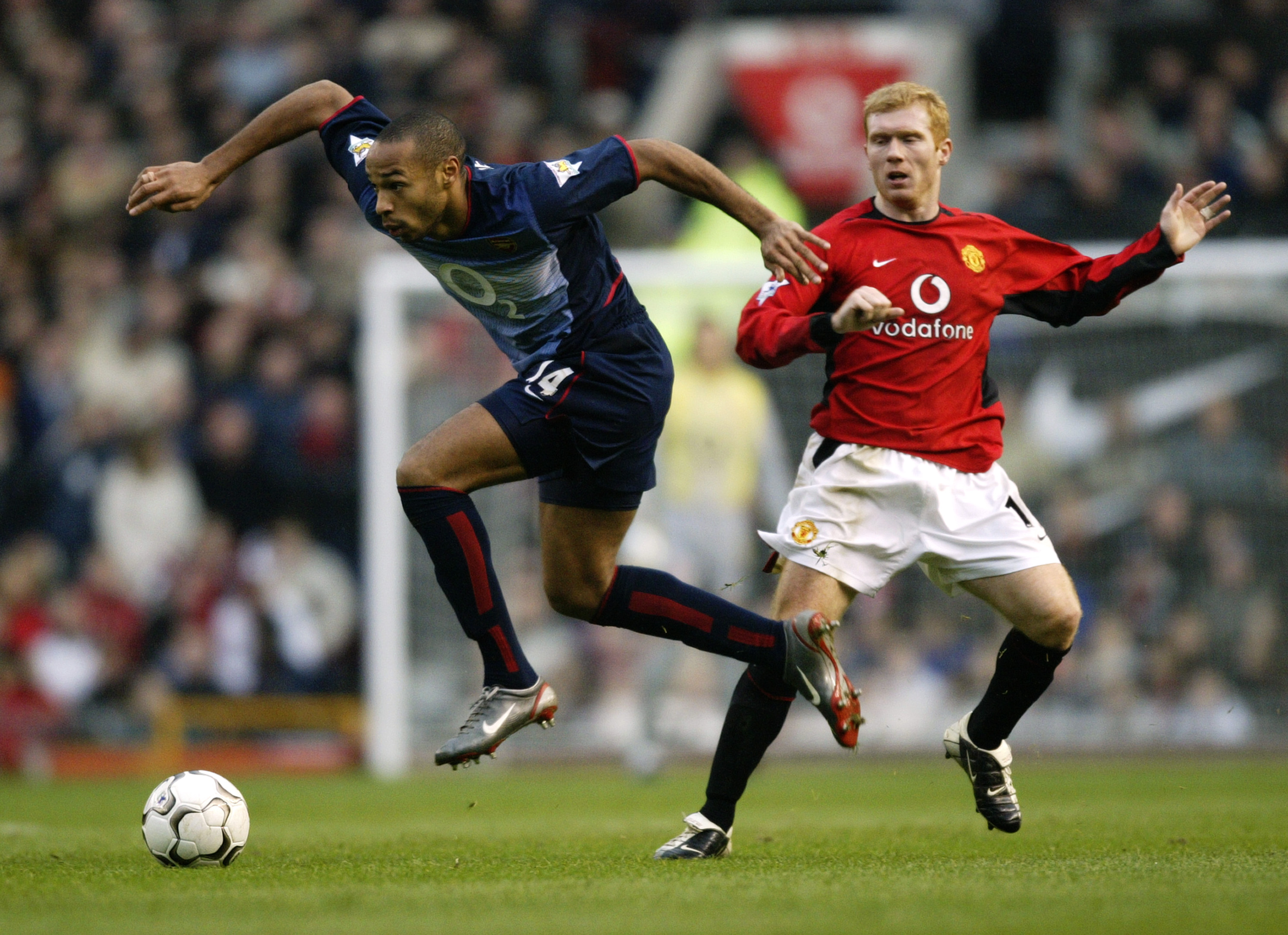 MANCHESTER - DECEMBER 7:  Paul Scholes of Man Utd clashes with Thierry Henry of Arsenal during the Manchester United v Arsenal FA Barclaycard Premiership match at Old Trafford on December 7, 2002 in Manchester, England. (Photo by Alex Livesey/Getty Images
