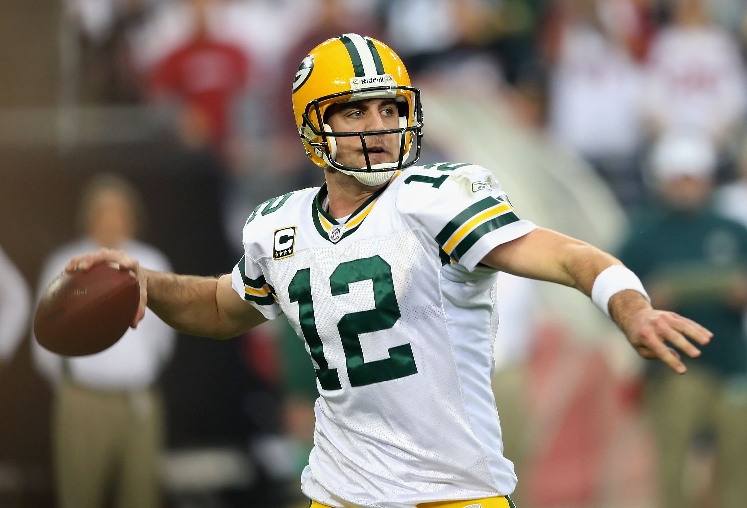 GLENDALE, AZ - JANUARY 10:  Quarterback Aaron Rodgers #12 of the Green Bay Packers drops back to pass during the 2010 NFC wild-card playoff game against  the Arizona Cardinals at the Universtity of Phoenix Stadium on January 10, 2010 in Glendale, Arizona.