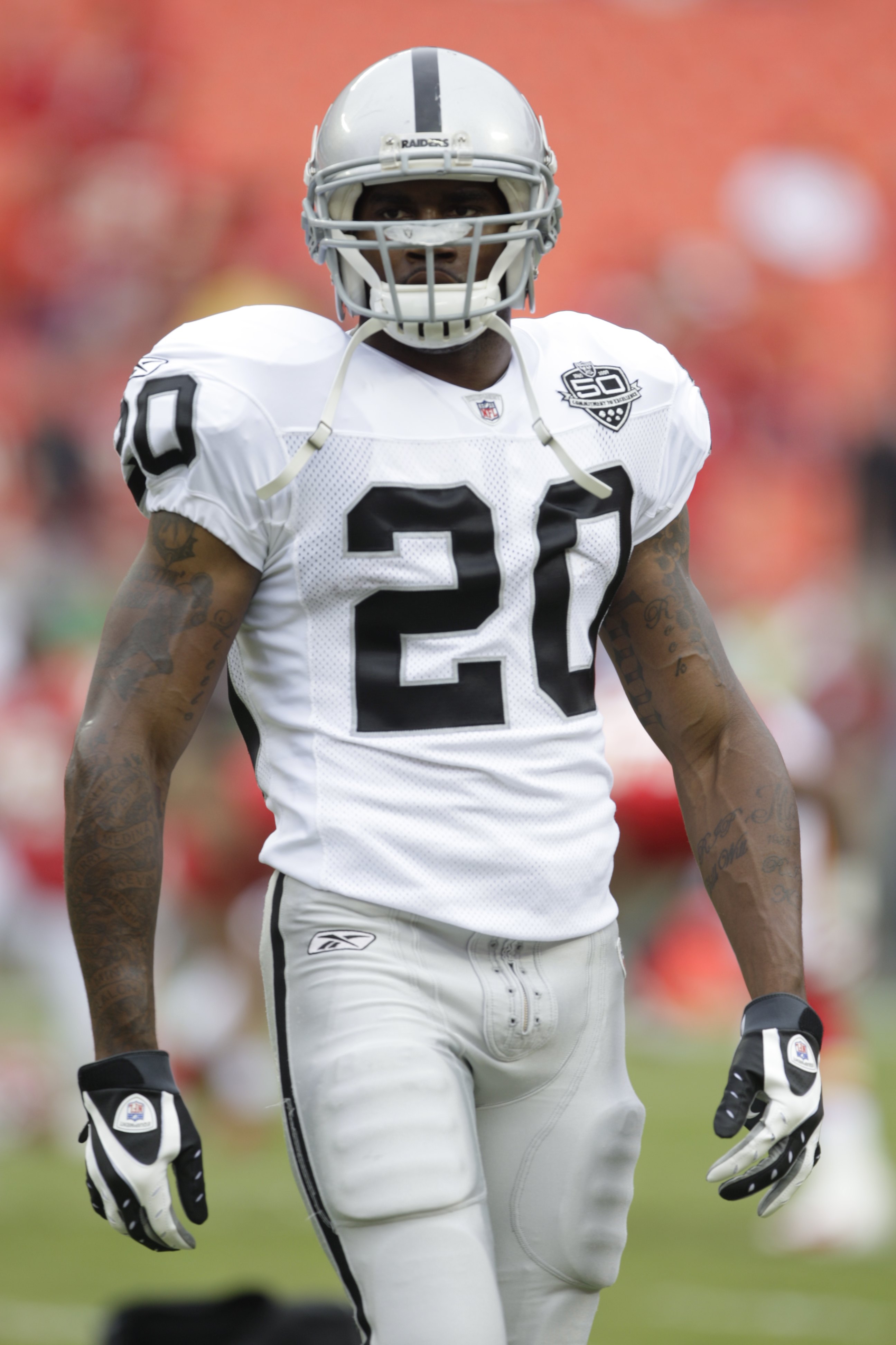 Oakland, California, USA. 23rd Sep, 2012. Oakland Raiders running back Darren  McFadden (20) celebrates big run on Sunday, September 23, 2012, in Oakland,  California. The Raiders defeated the Steelers 34-31. Credit: Al