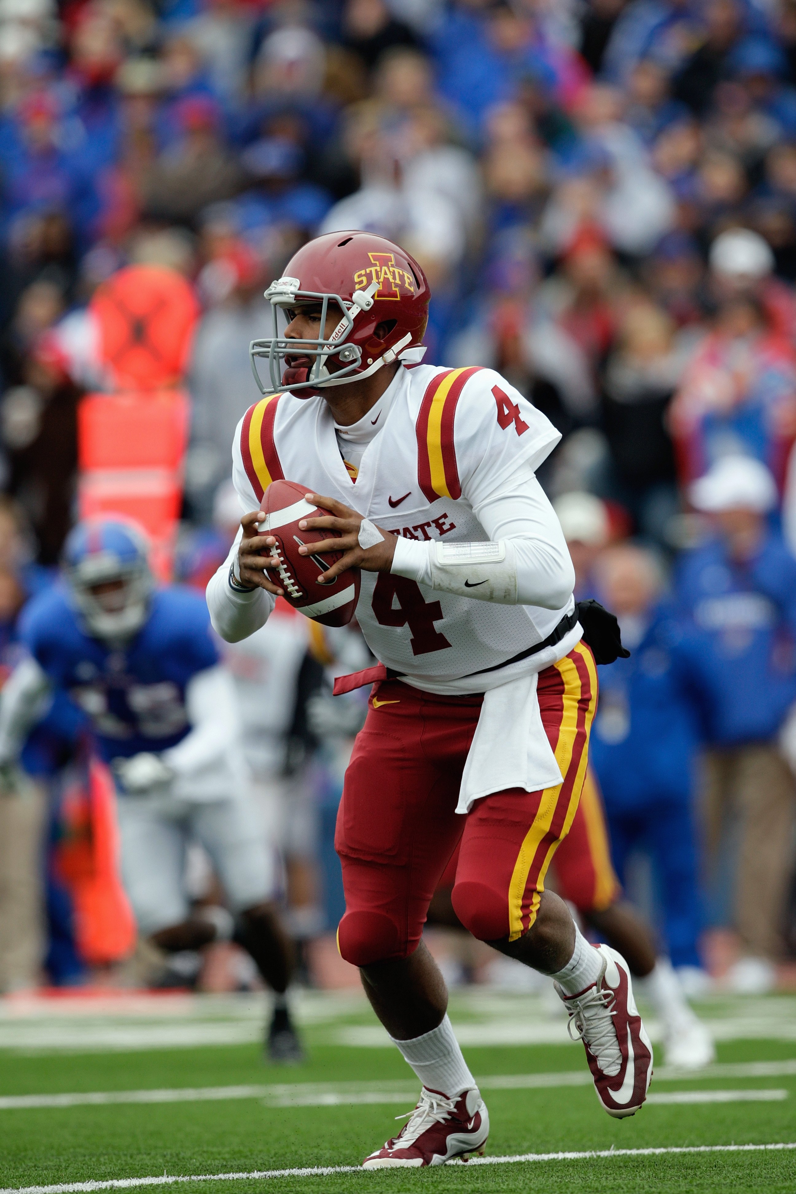 LAWRENCE, KS - OCTOBER 10: Austen Arnaud #4 of the Iowa State Cyclones runs with the ball during the game against the Kansas Jayhawks on October 10, 2009 at Memorial Stadium in Lawrence, Kansas. (Photo by Jamie Squire/Getty Images)