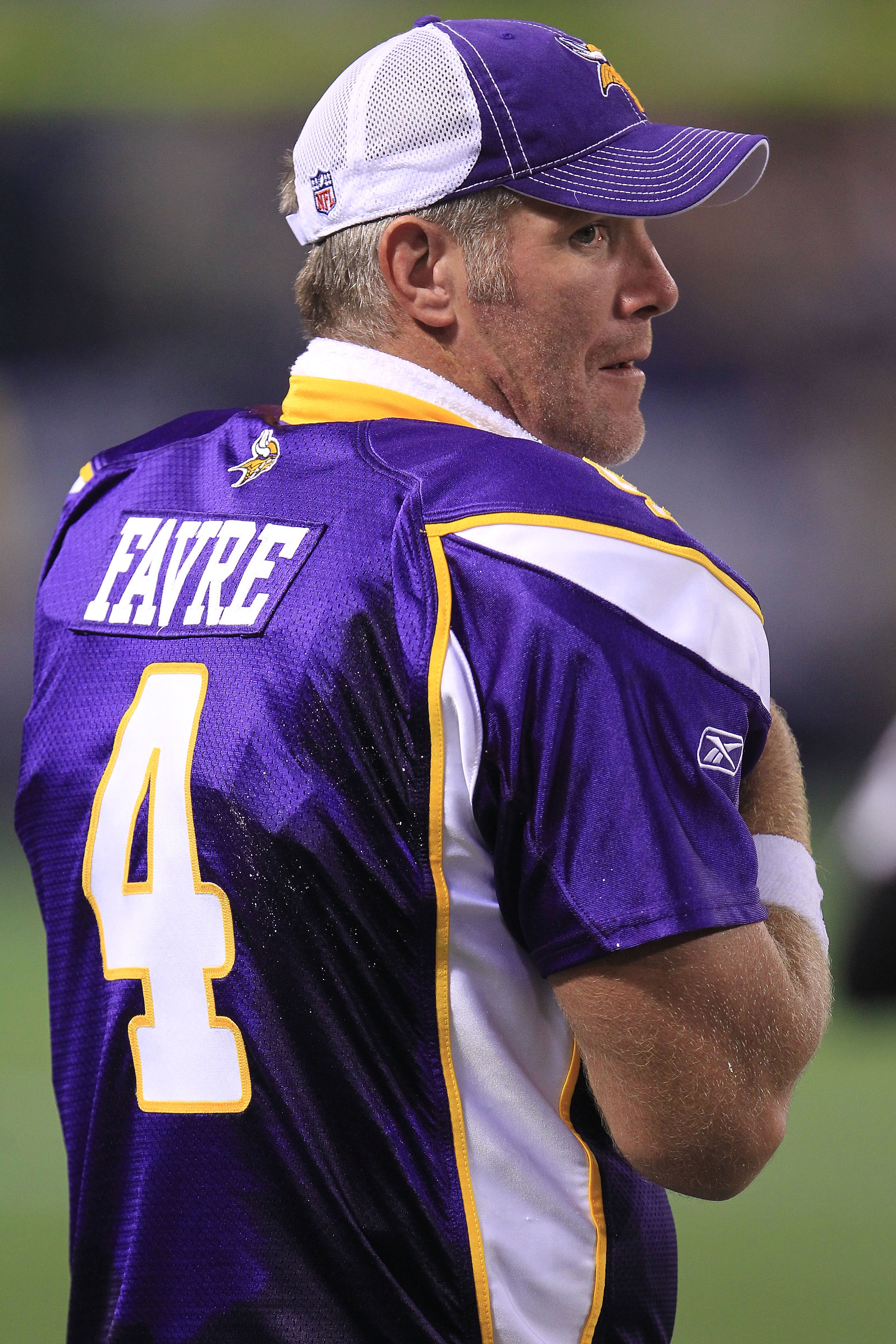 MINNEAPOLIS - AUGUST 28:  Brett Favre #4 of the Minnesota Vikingswatches on from the sideline against the Seattle Seahawks during a preseason NFL game at Mall of America Field at the Hubert H. Humphrey Metrodome on August 28, 2010  in Minneapolis, Minneso