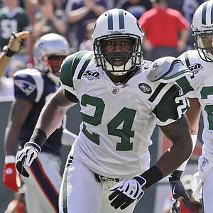 Jets Fans Burn Darrelle Revis Jerseys After Cornerback Signs with