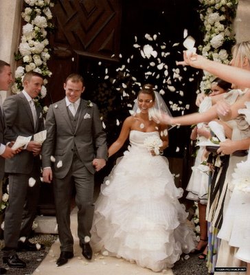 Wayne Rooney and Coleen Rooney at their wedding... now a moment of the past (Picture)