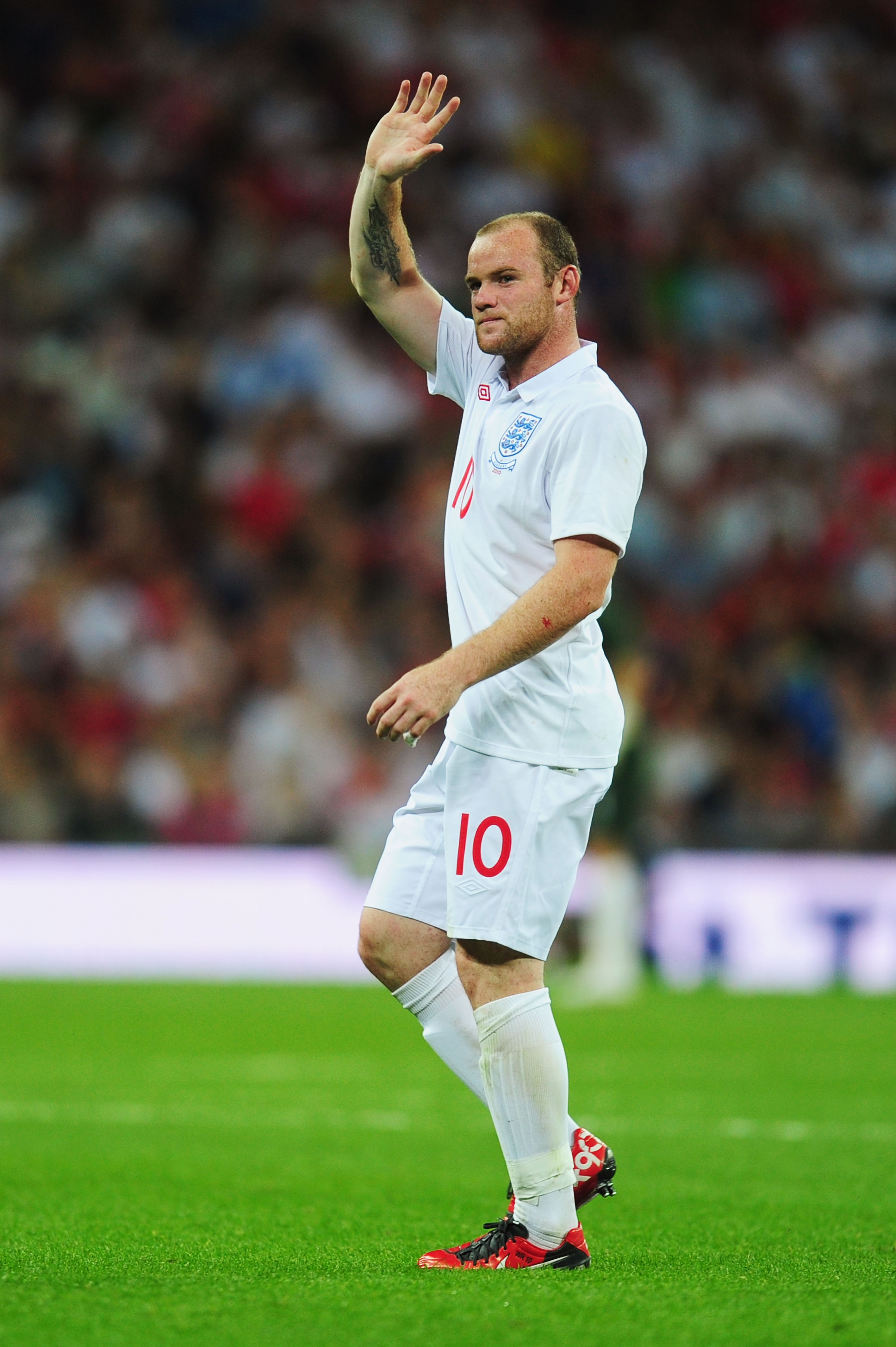 LONDON, ENGLAND - AUGUST 11:  Wayne Rooney of England waves to the fans as he is substituted during the International Friendly match between England and Hungary at Wembley Stadium on August 11, 2010 in London, England.  (Photo by Mike Hewitt/Getty Images)