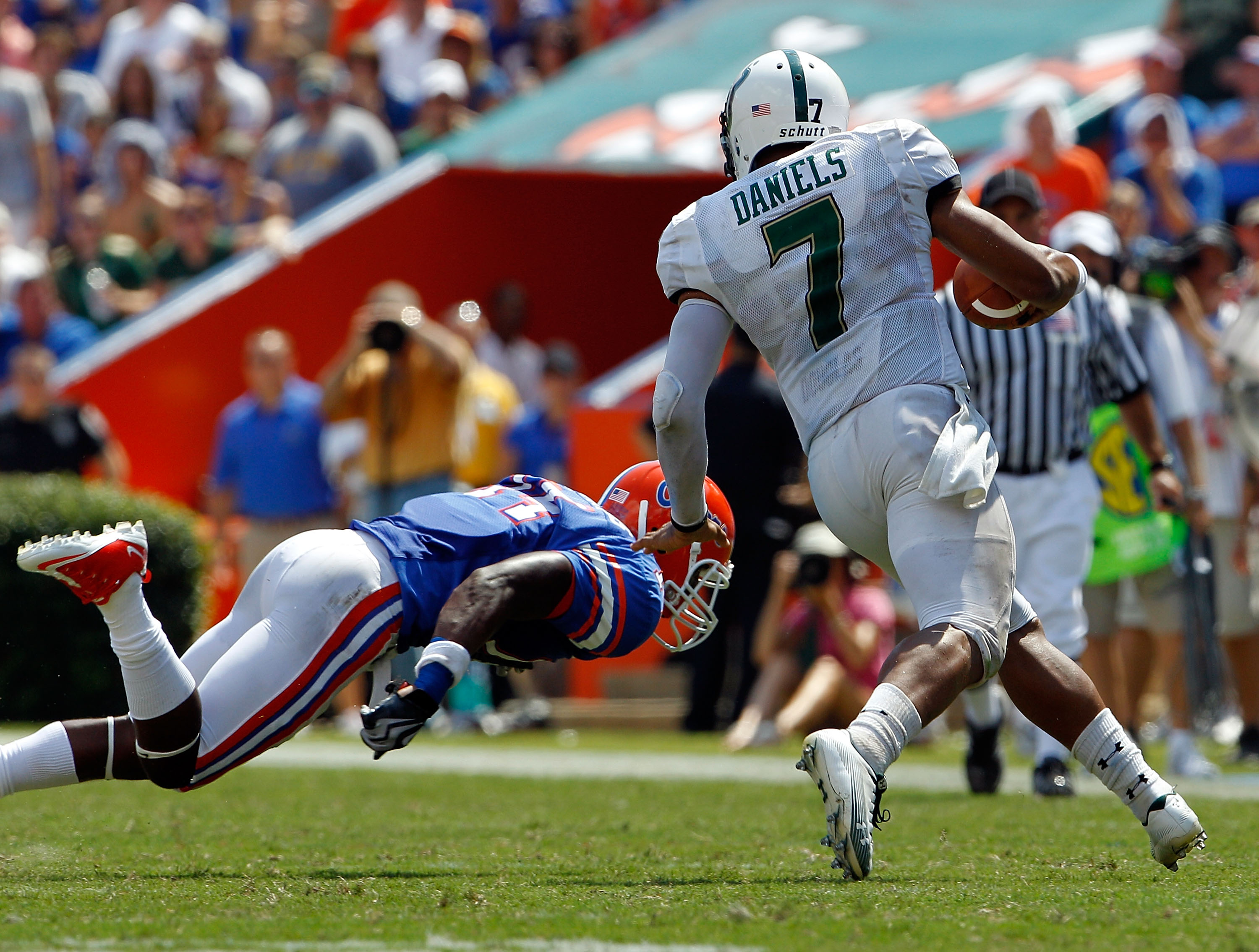 GAINESVILLE, FL - SEPTEMBER 11:  Brandon Hicks #40 of the Florida Gators attempts to tackle B.J. Daniels #7 of the South Florida Bulls during a game at Ben Hill Griffin Stadium on September 11, 2010 in Gainesville, Florida.  (Photo by Sam Greenwood/Getty 