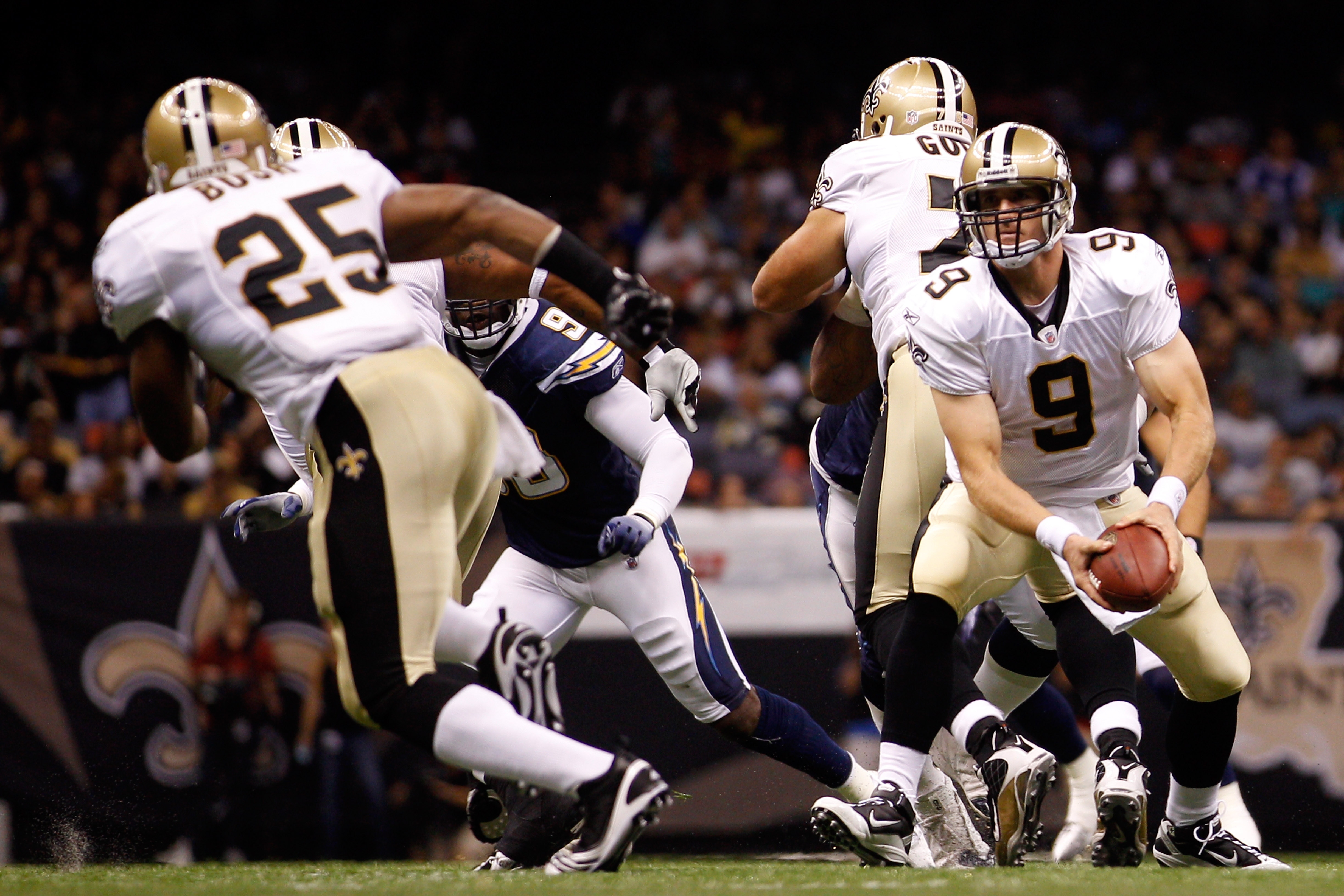 NEW ORLEANS - AUGUST 27: Drew Brees #9 of the New Orleans Saints in action against the San Diego Chargers at the Louisiana Superdome on August 27, 2010 in New Orleans, Louisiana. (Photo by Chris Graythen/Getty Images)