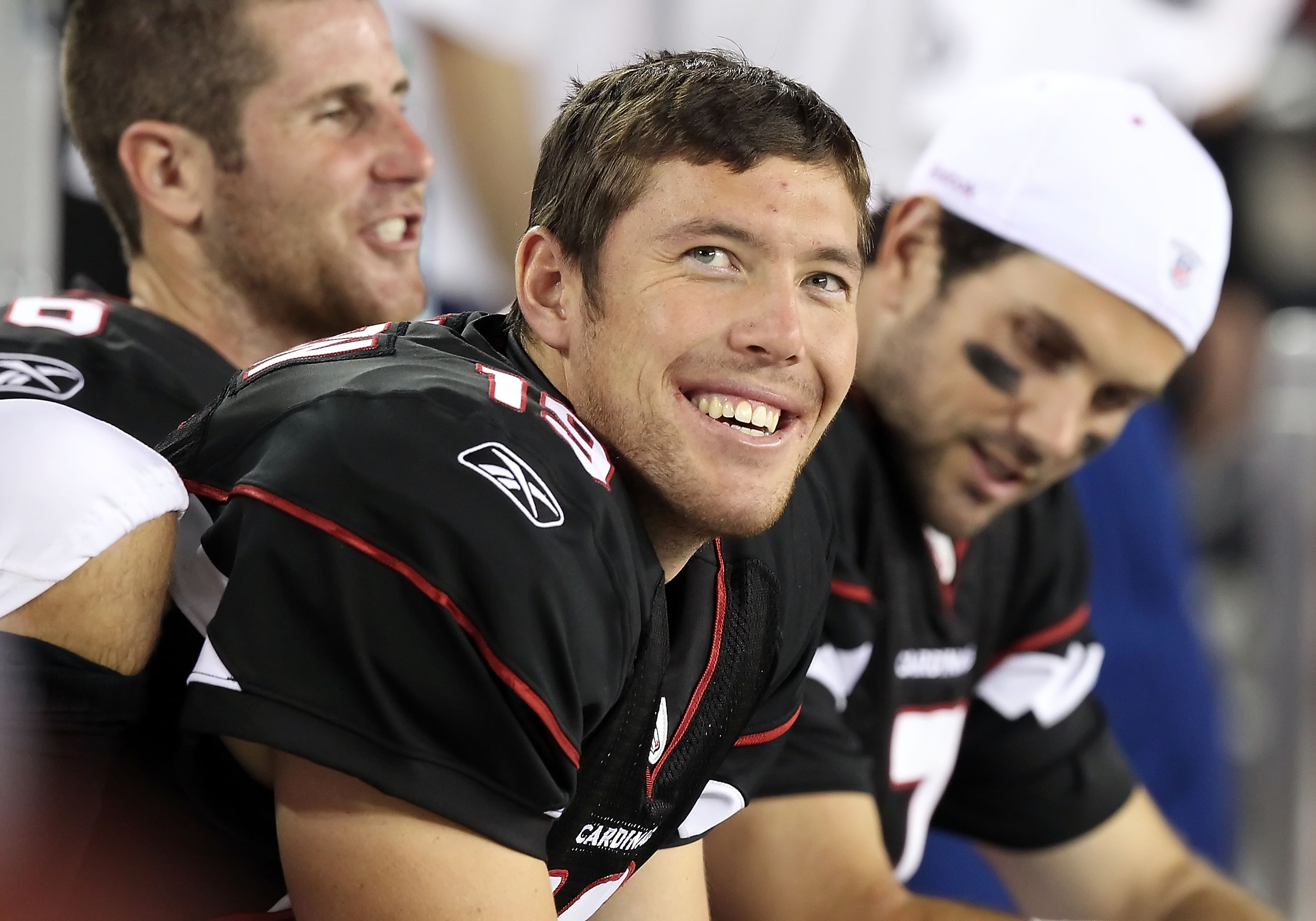 Arizona Cardinals quaterback Kurt Warner smiles on ths sidelines