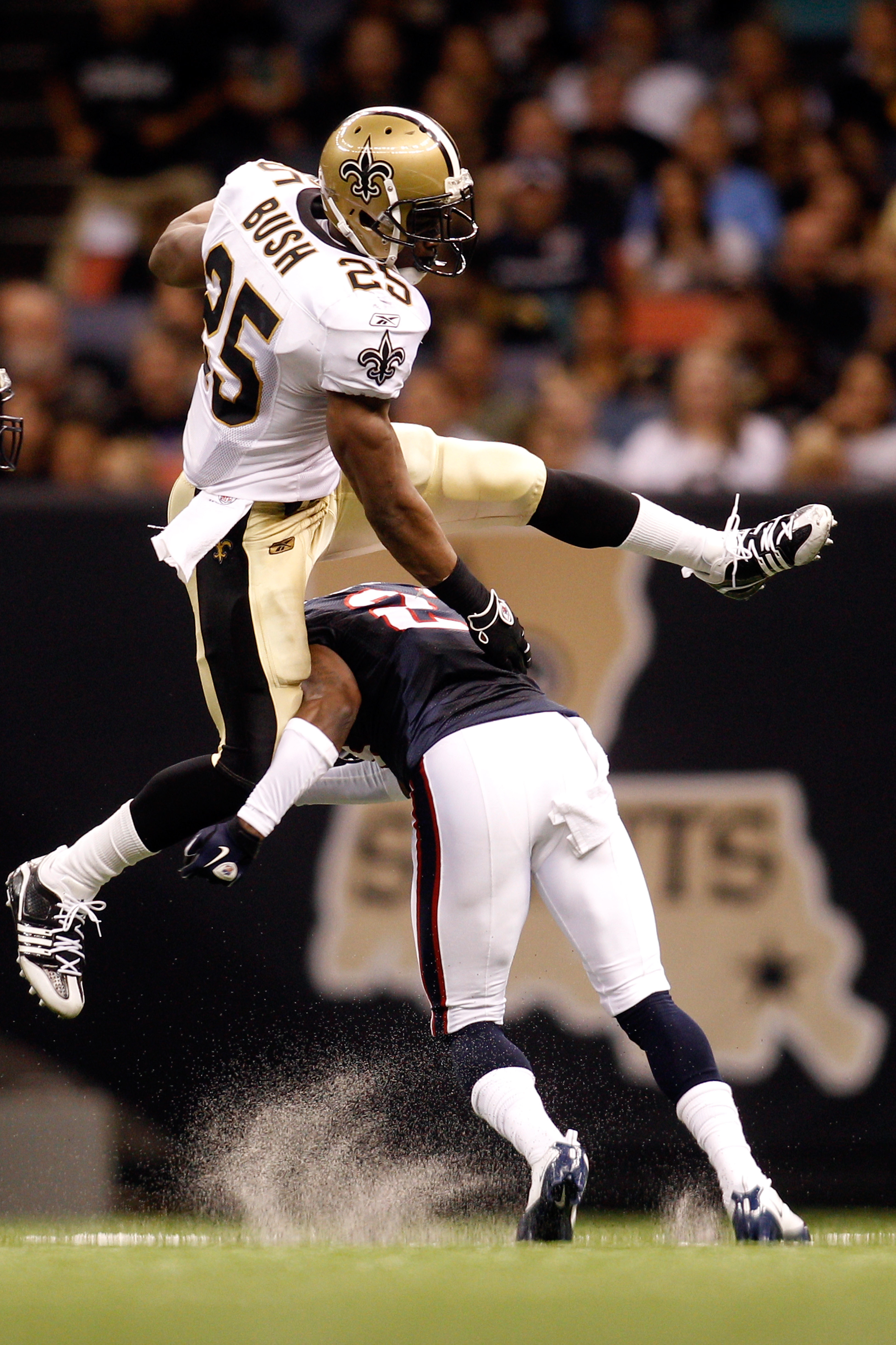 Video: Reggie Bush leads Superdome in Who Dat chant before Saints