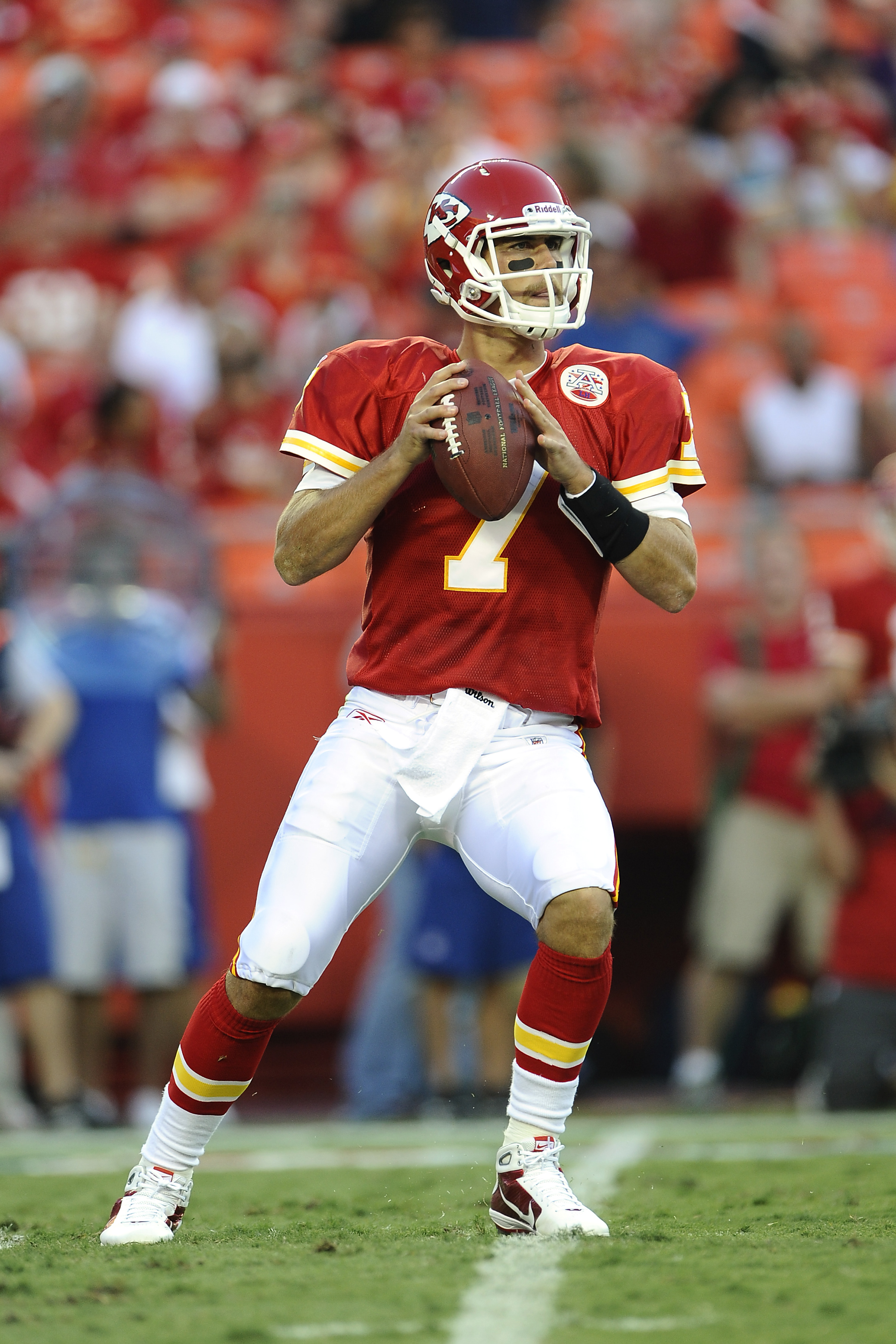 KANSAS CITY, MO - AUGUST 27: Matt Cassel #7 of the Kansas City Chiefs drops back to pass during a preseason game against the Philadelphia Eagles at Arrowhead Stadium on August 27, 2010 in Kansas City, Missouri.  (Photo by G. Newman Lowrance/Getty Images)