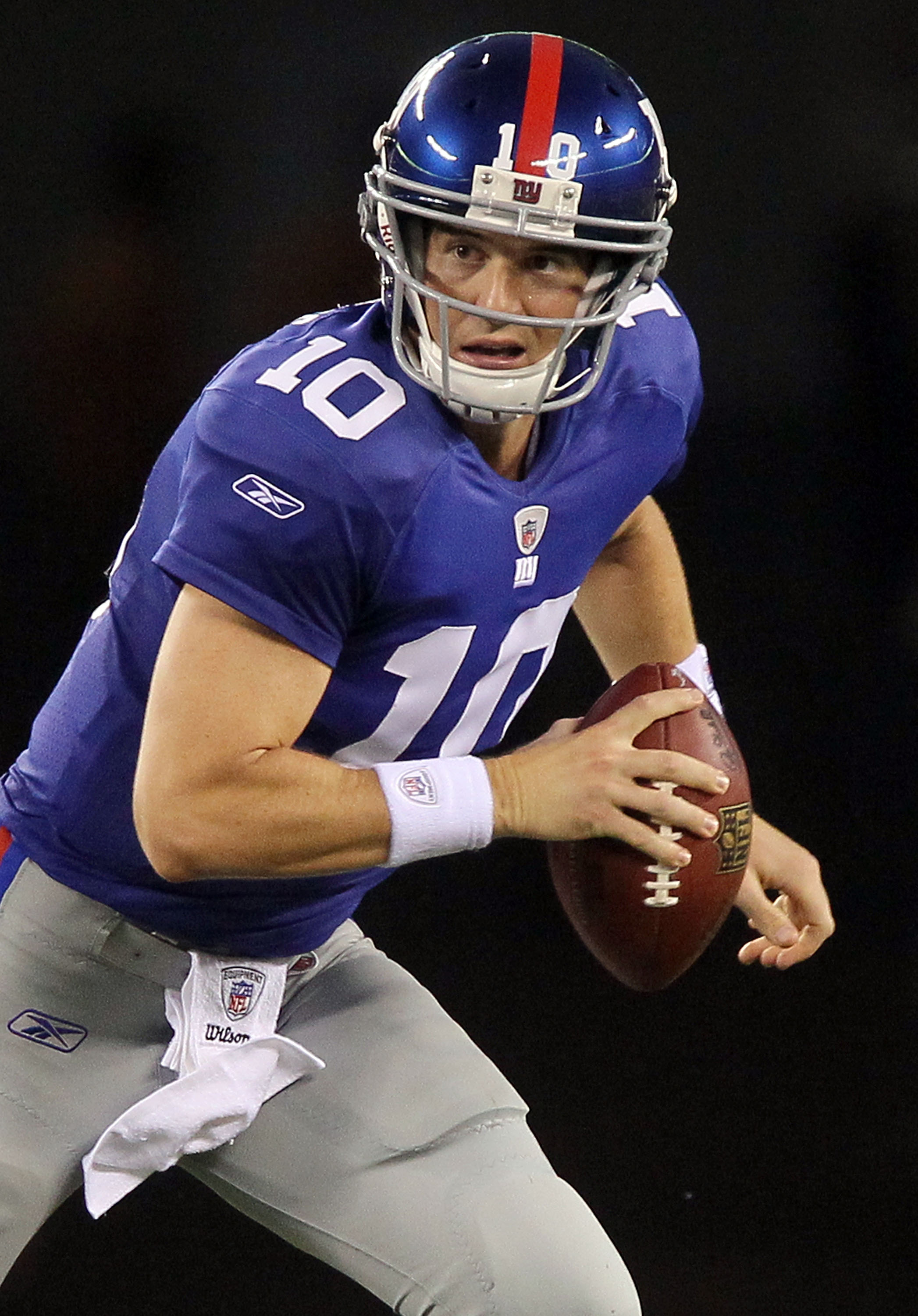 EAST RUTHERFORD, NJ - SEPTEMBER 02:  Eli Manning #10 of the New York Giants looks to pass against the New England Patriots on September 2, 2010 at the New Meadowlands Stadium in East Rutherford, New Jersey.  (Photo by Jim McIsaac/Getty Images)