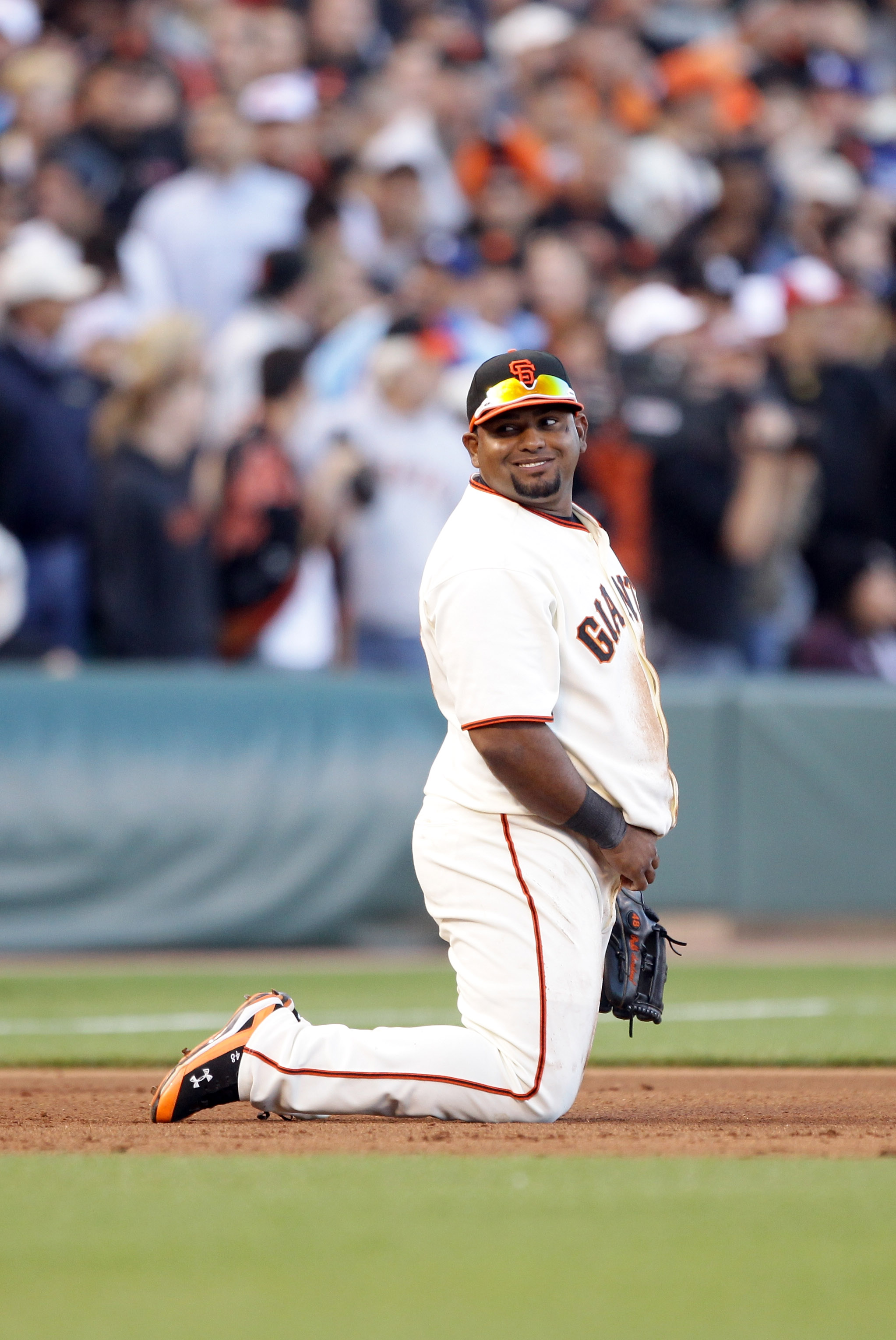 Giants' Pablo Sandoval gets to pitch against Dodgers  and flat-out  dominates