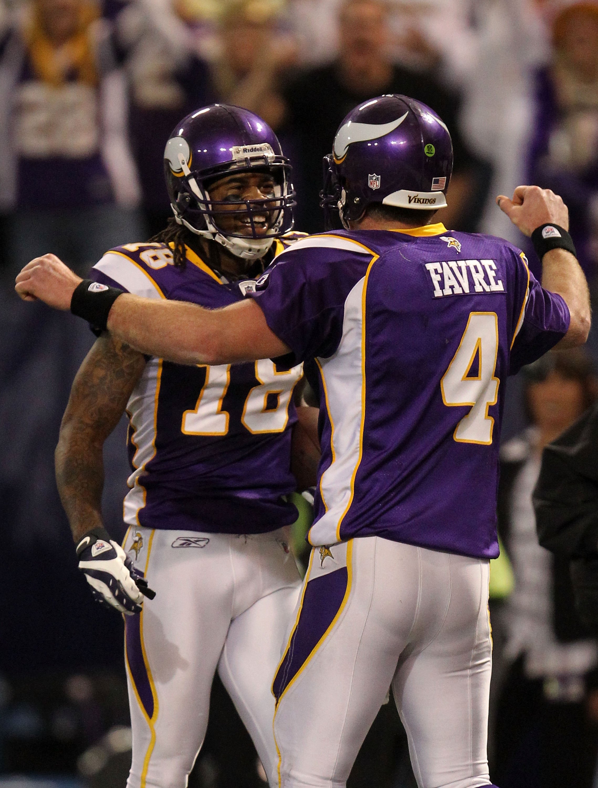 Vikings Darren Sharper scores a touch down off an interception during  News Photo - Getty Images