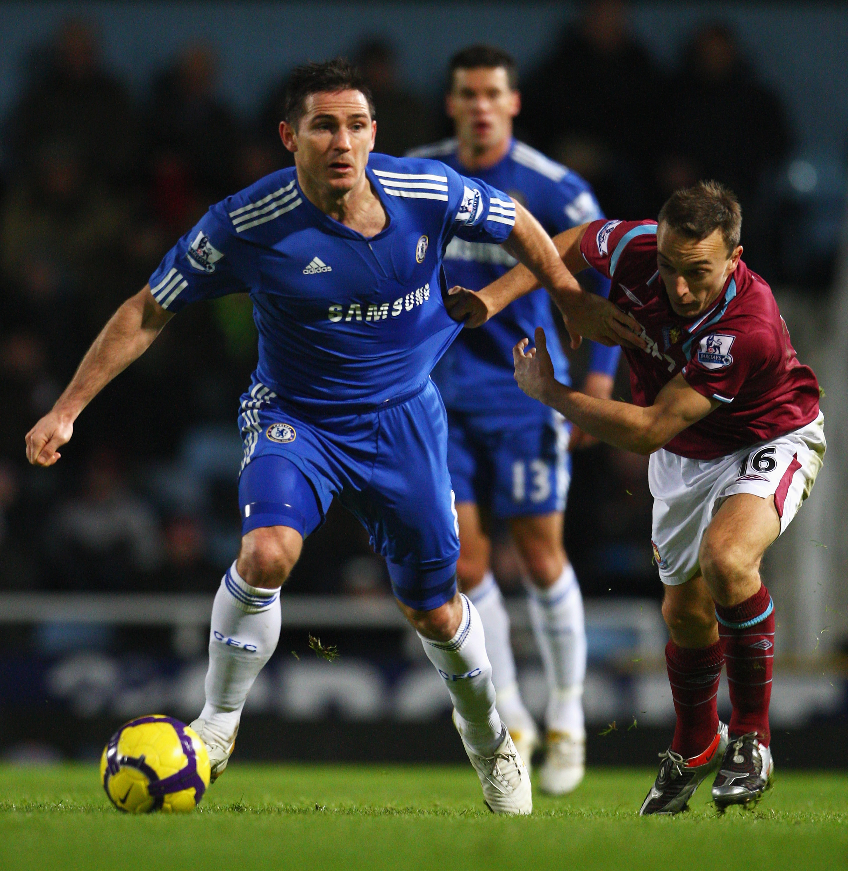 LONDON, ENGLAND - DECEMBER 20:  Frank Lampard of Chelsea is challenged by Mark Noble of West Ham United during the Barclays Premier League match between West Ham United and Chelsea at Upton Park on December 20, 2009 in London, England.  (Photo by Phil Col