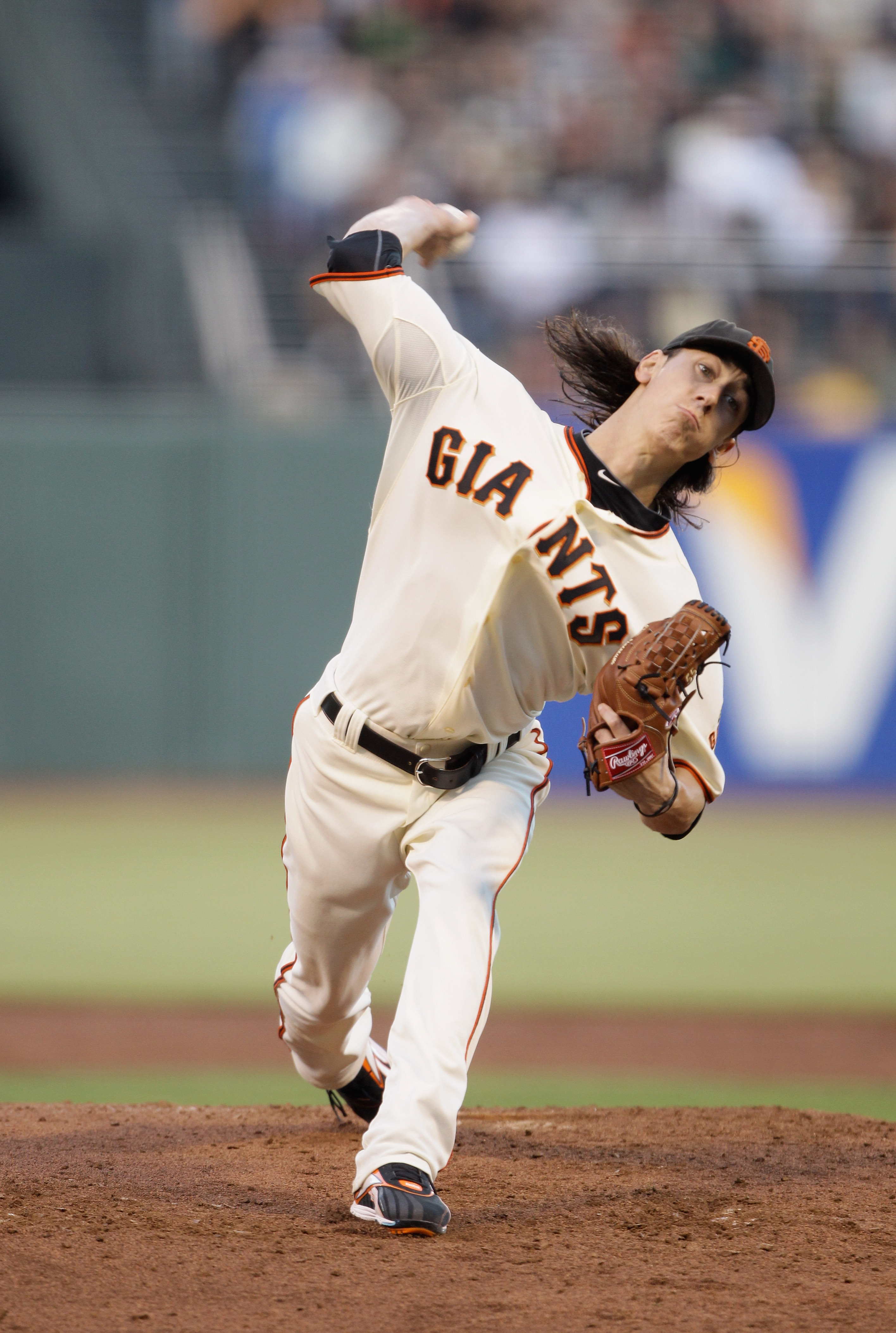 Moore to wear Lincecum's No. 55 for Giants